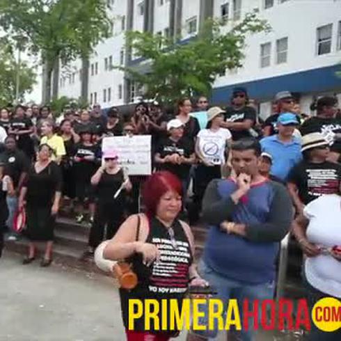 En Carolina maestros protestaron frente al Centro de Gobierno