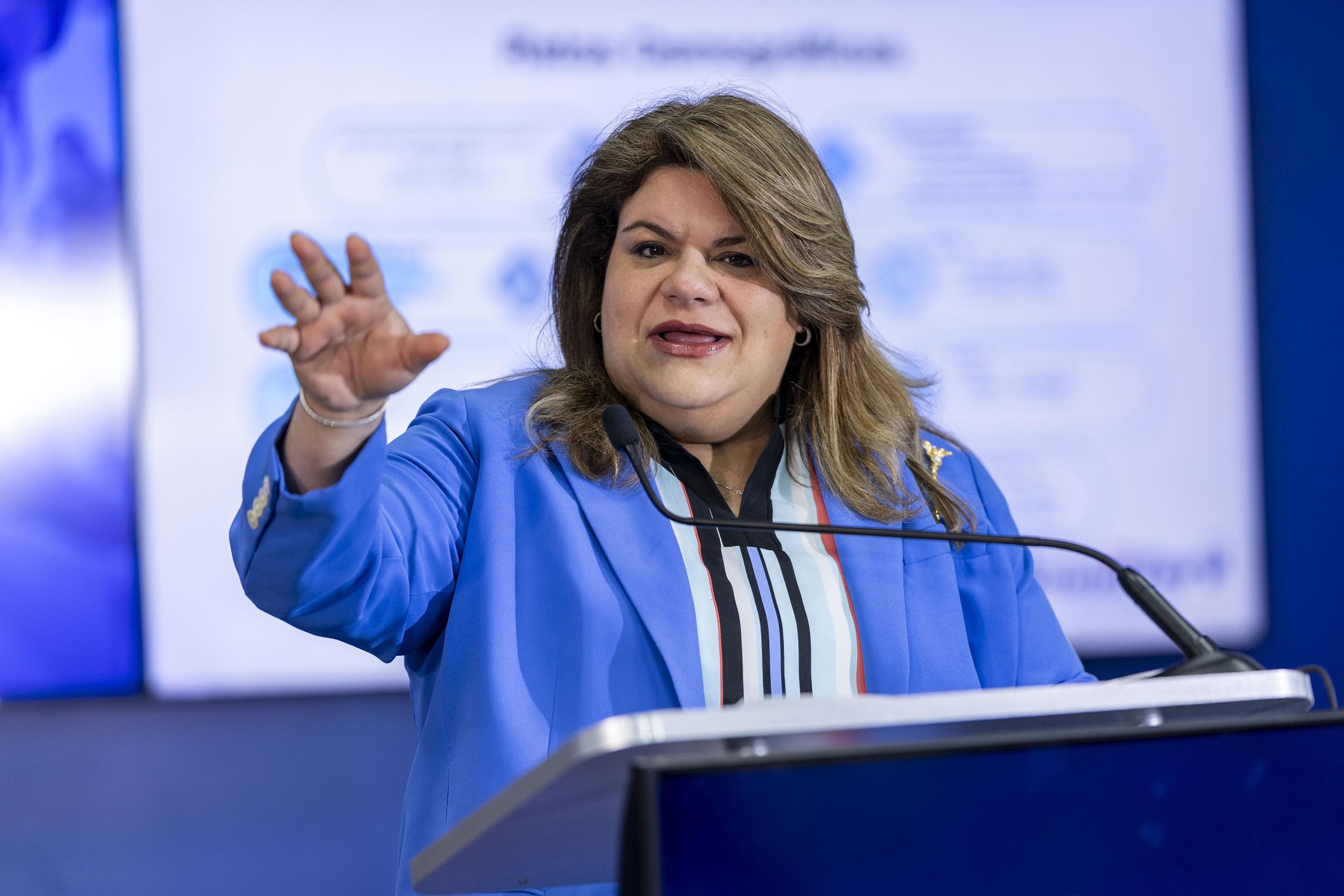 La candidata a la gobernación por el PNP, Jenniffer González, presentó su plataforma de gobierno dirigida a los adultos mayores.