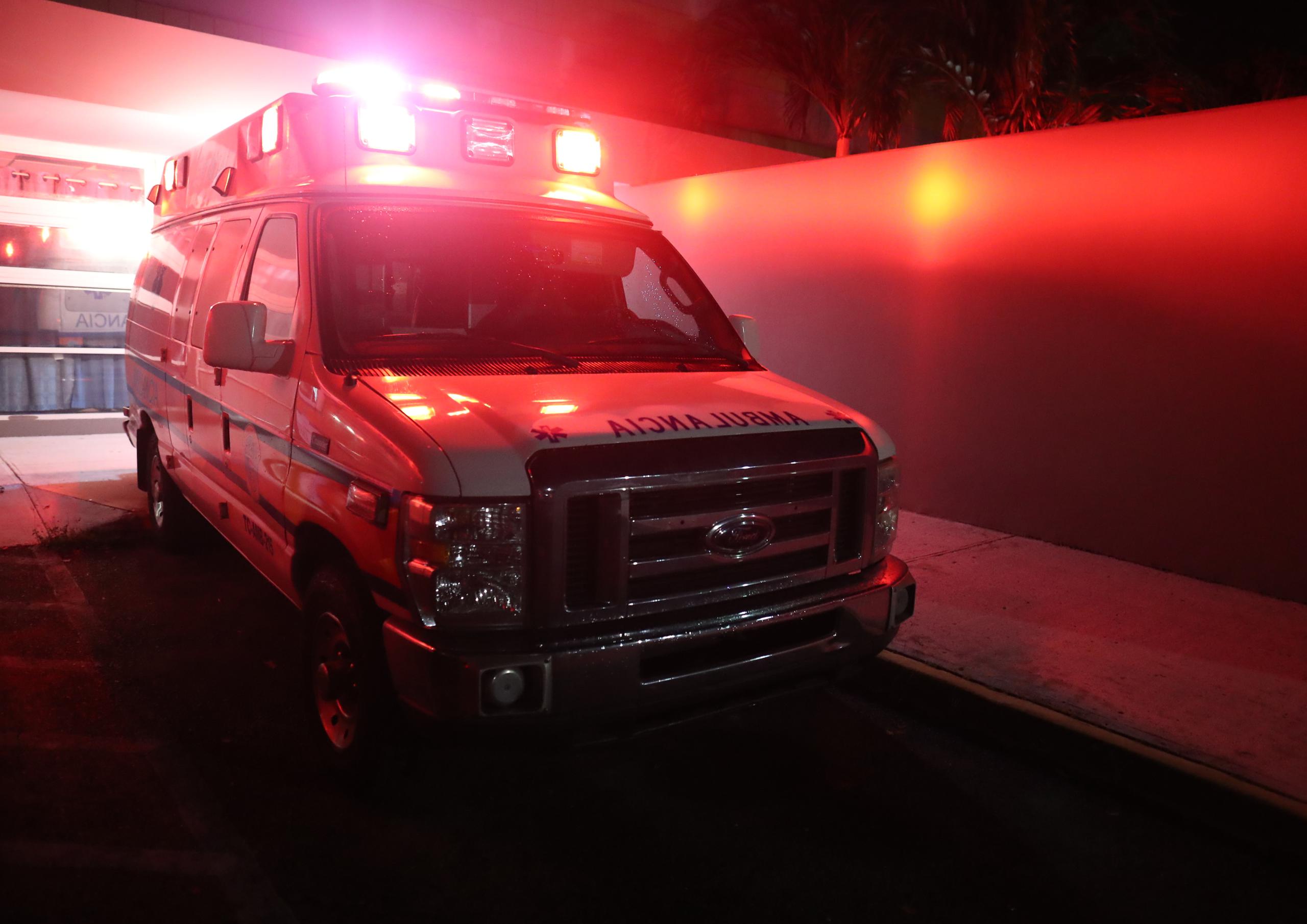 El motociclista falleció mientras recibía asistencia médica en el Mayagüez Medical Center, según la Policía.
