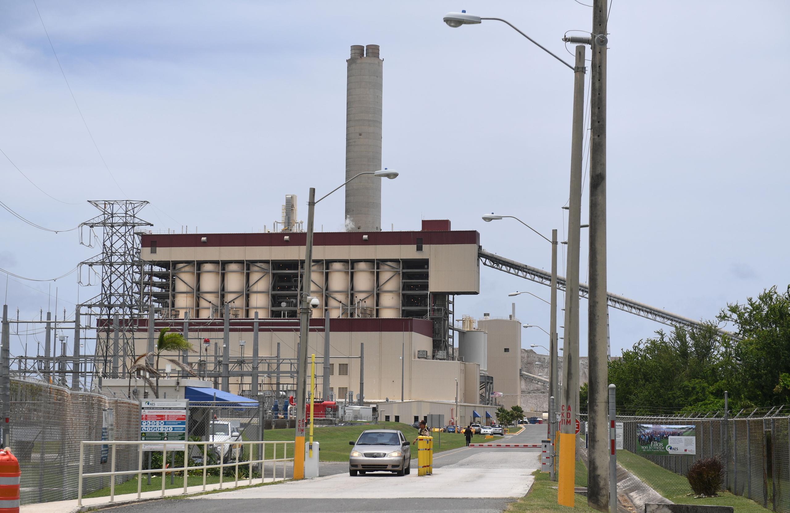Según el Negociado de Energía, AES alega que "varios cambios en el ordenamiento jurídico de Puerto Rico, aumentaron los costos de operación de la planta".