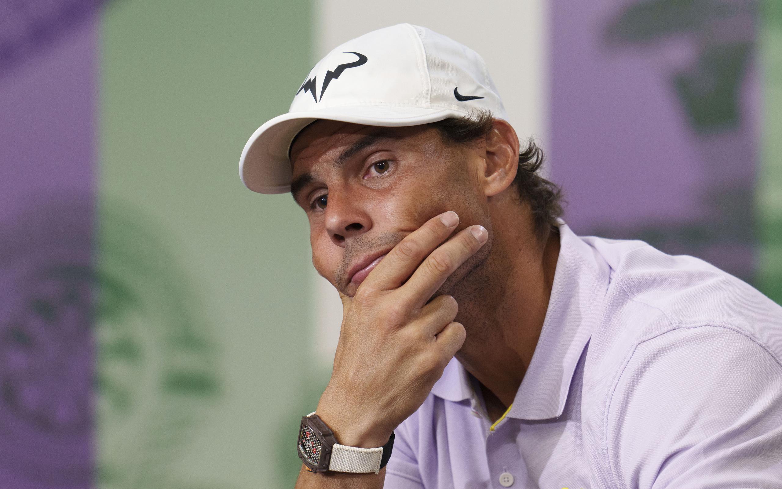 Rafael Nadal anunció que se retiraba del torneo para evitar que la lesión se agravara.