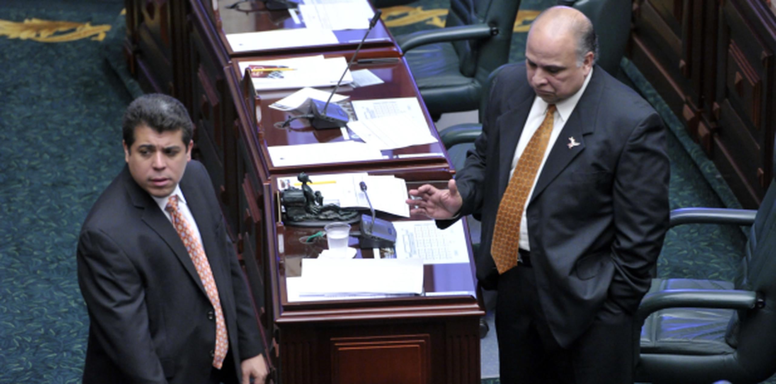 Luis Vega Ramos y Luis Raúl Torres son dos de los seis representantes populares sancionados por votar en contra de la reforma contributiva. (Archivo)