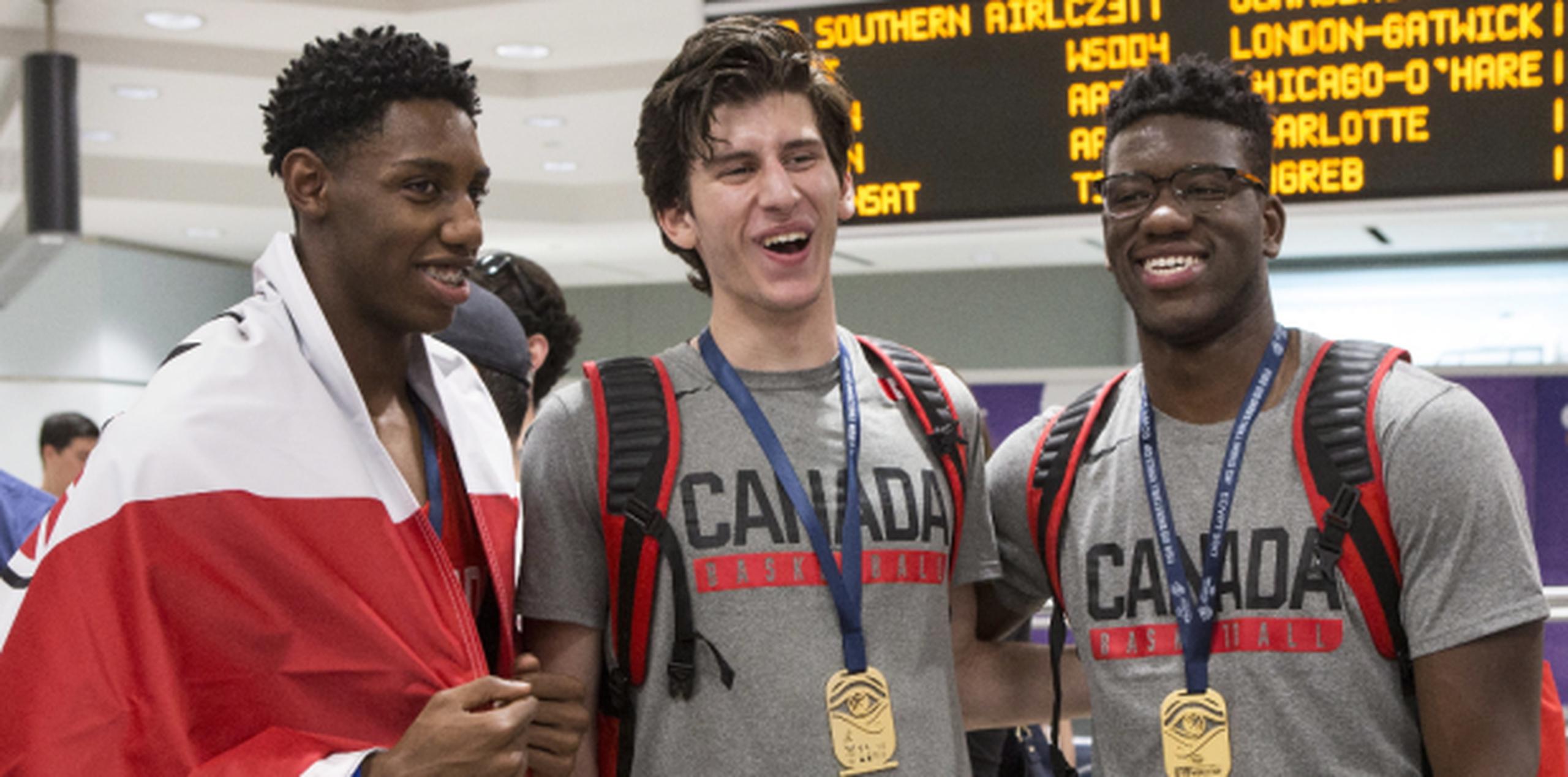 R.J Barrett, Danilo Djuricic y Amidou Bamba formaron parte de la escuadra Sub 19 de baloncesto que alcanzó la medalla de oro en el pasado Mundial de Egipto. (Chris Young / The Canadian Press via AP)