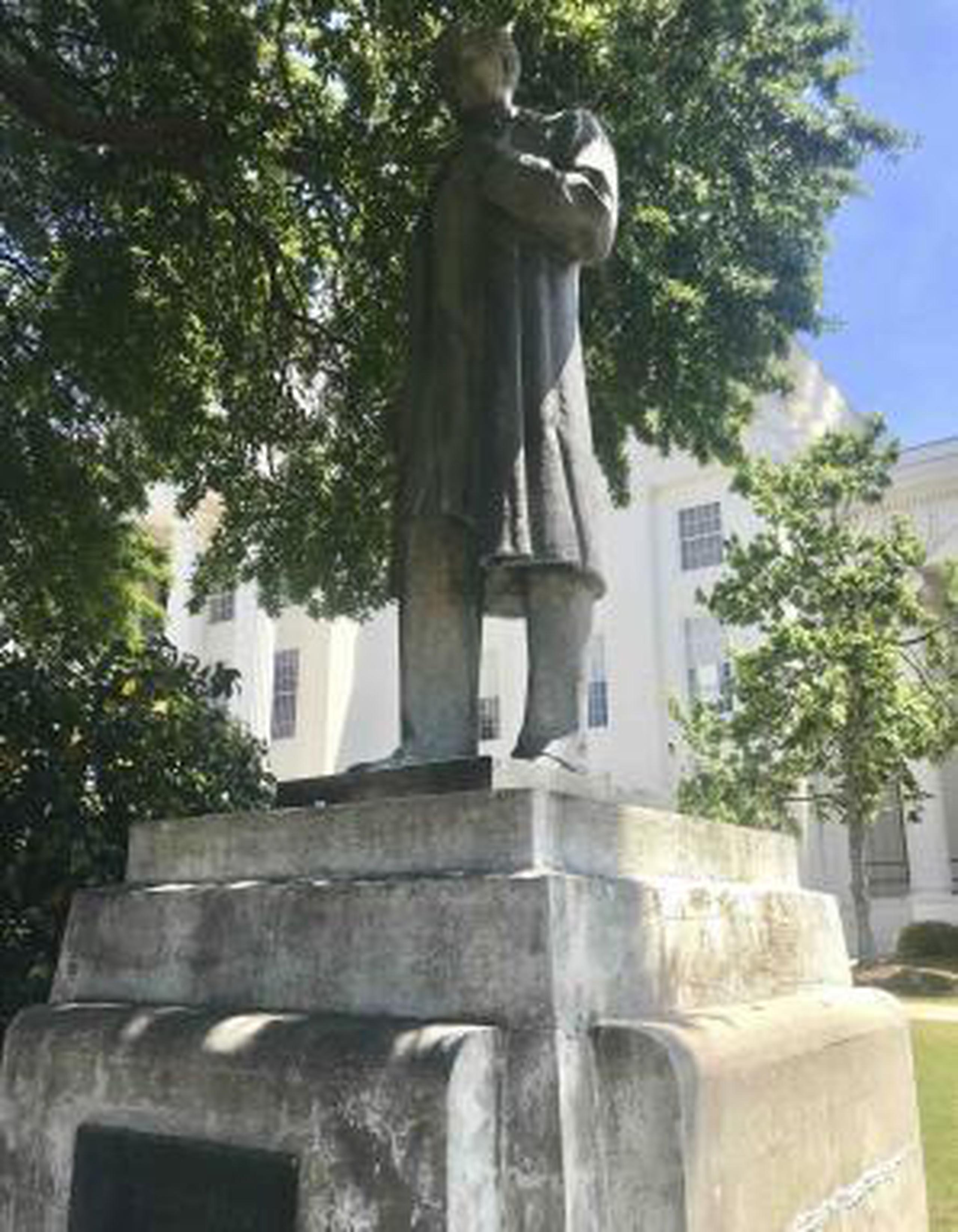 Estatua del doctor J. Marion Sims en Alabama. (AP / Kim Chandler)