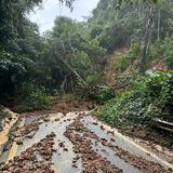 FOTOS: Carreteras bajo agua y lodo en la zona este de Puerto Rico