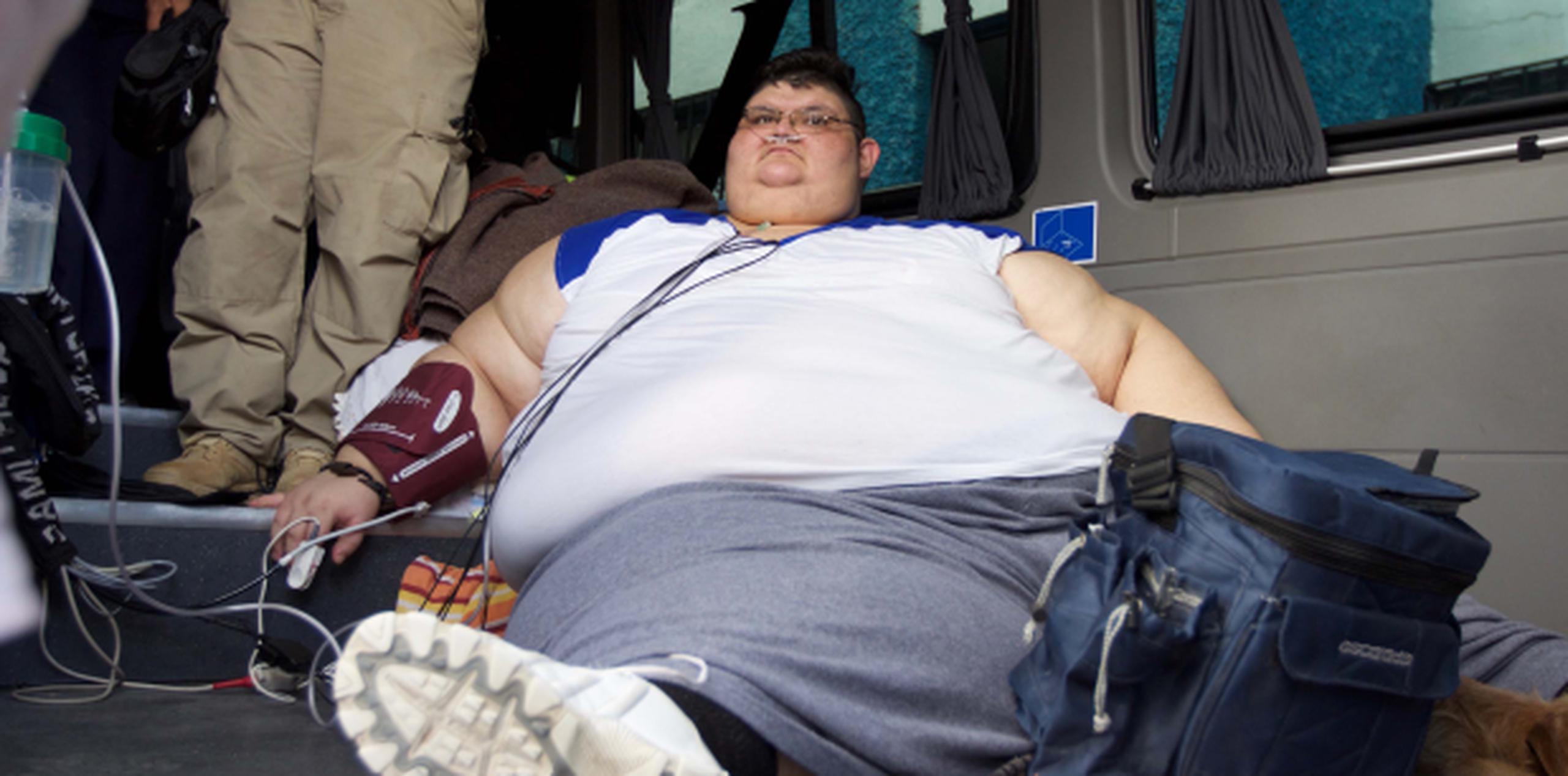 Juan Pedro es originario de Aguascalientes y fue trasladado a esta capital en una camioneta especialmente equipada para que estuviera lo más cómodo posible, pues el joven sufre de diabetes e hipotiroidismo. (GDA / El Universal)