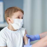 Inmunizar a los niños y a los adolescentes es protegerlos 