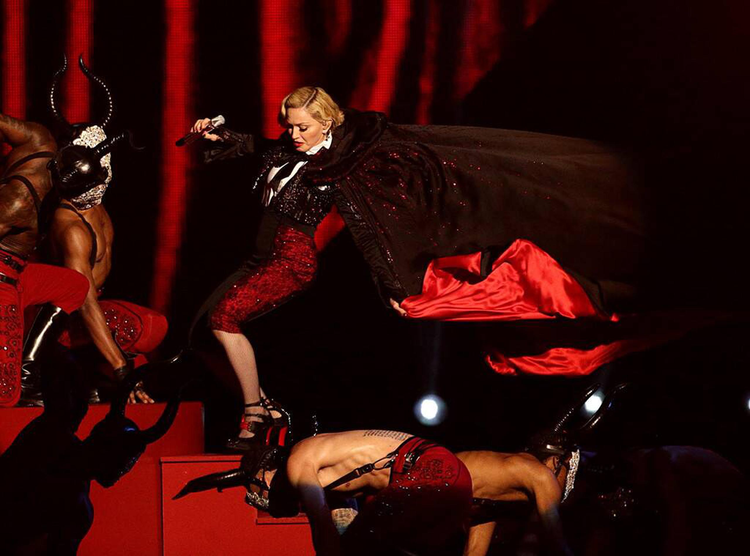 Caída de Madonna en los Brit Awards de 2015.
