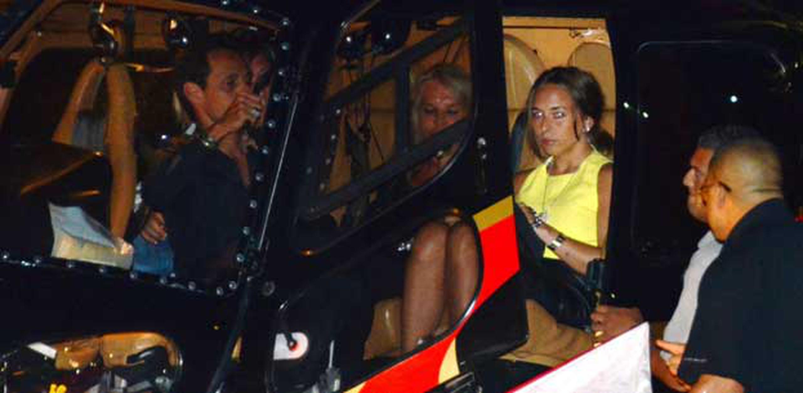 Marc Anthony y a su novia Chloe Green a su arribo, ¡en helicóptero!, al Coliseo de Puerto Rico el  pasado sábado para el último performance del espigado salsero. (Para Primera Hora / Alfredo Rolón)