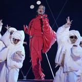 Rihanna revela embarazo en el show del medio tiempo del Super Bowl