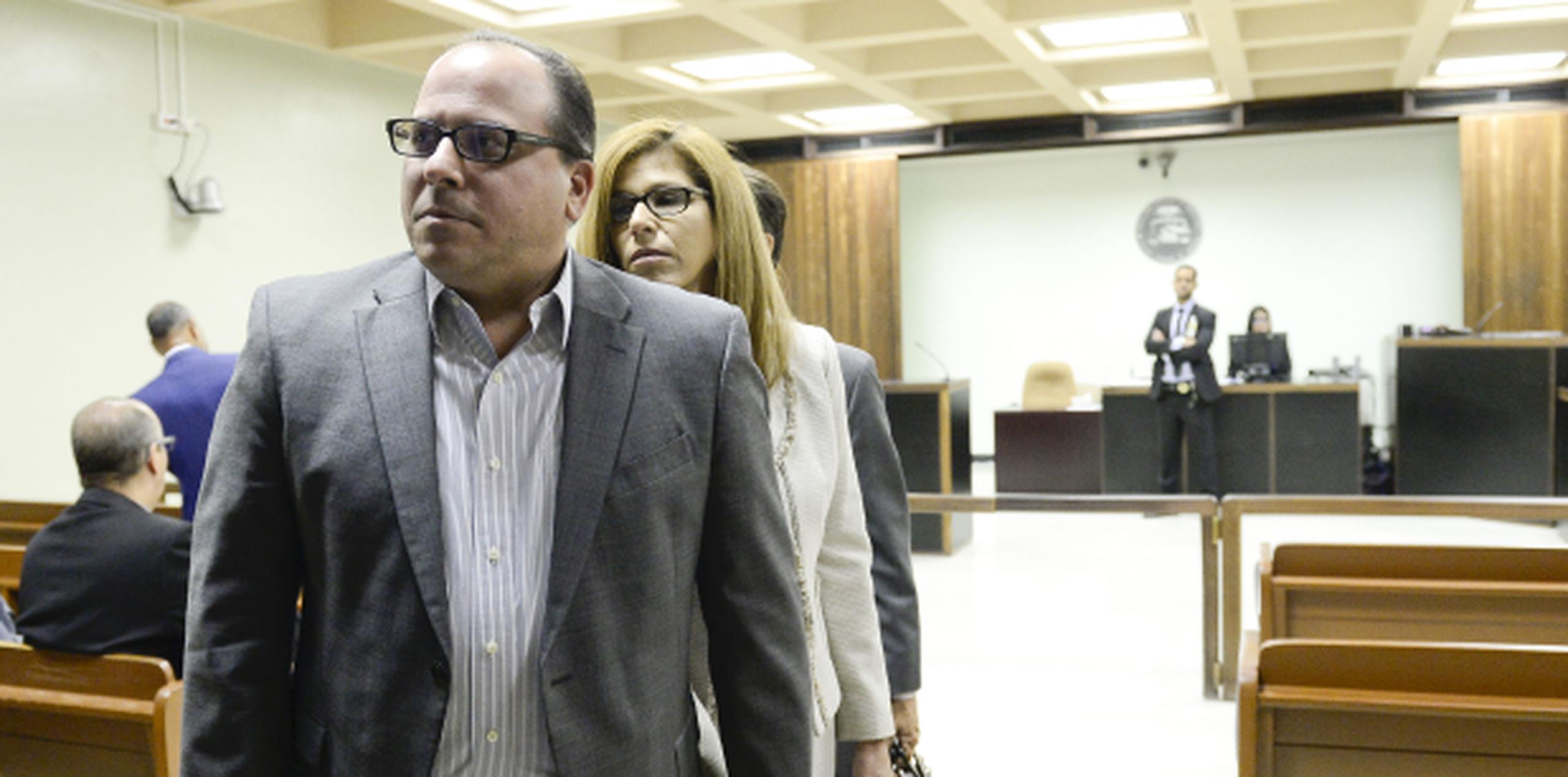 El abogado Ángel Muñoz Noya es parte de un grupo de personas acusadas con relación al caso de corrupción presentado contra Jaime Perelló (en la foto). (Archivo)