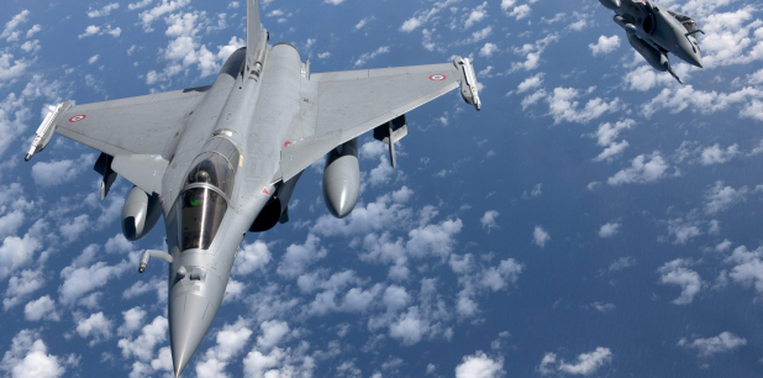 Desde hace más de un año, la aviación francesa operaba contra ese grupo terrorista en Irak con cazas Rafale y Mirage 2000 y un contingente de más de 700 efectivos. (AFP/Francois Guillot)