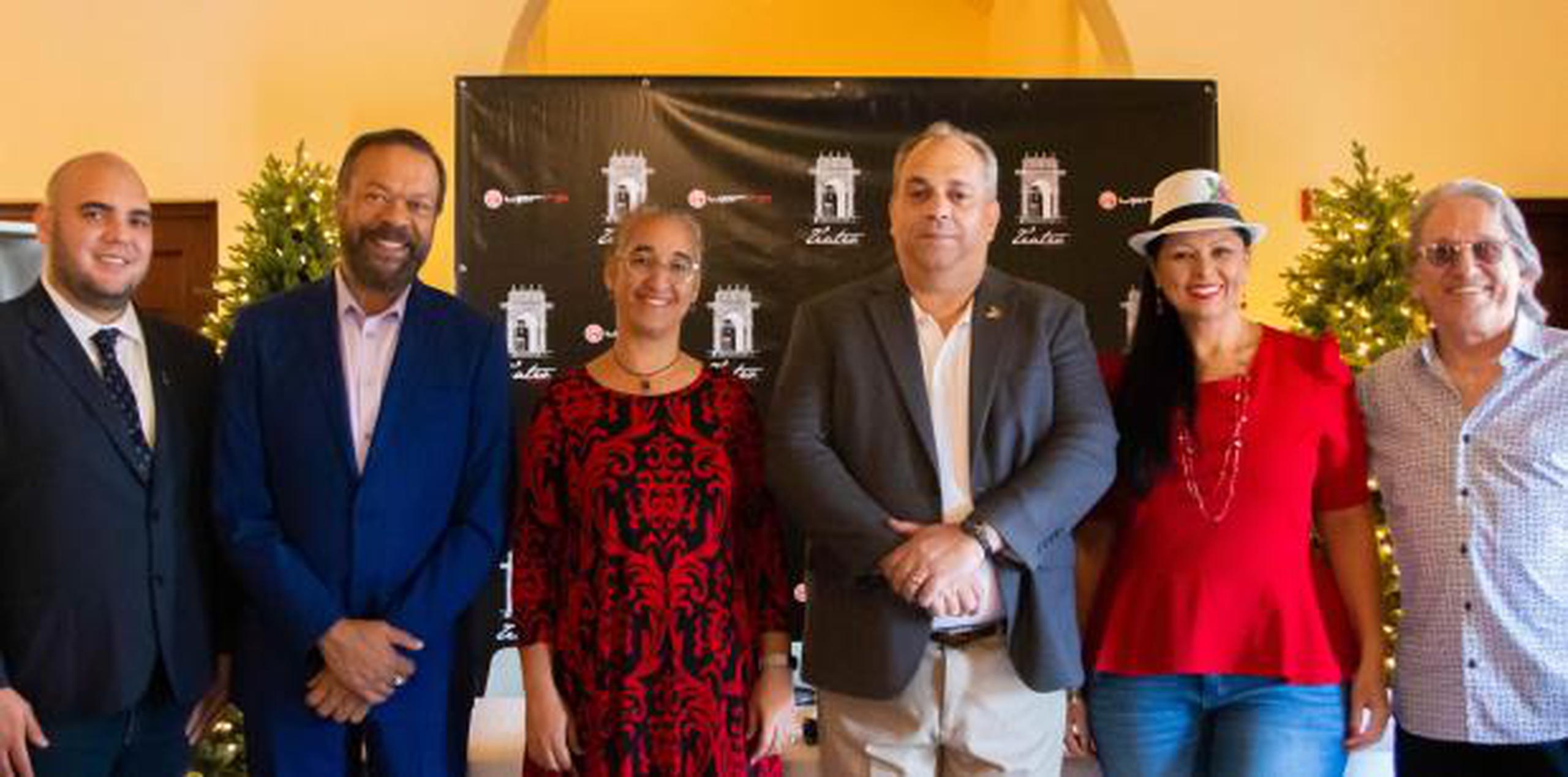 Rafael Chaves Otero, director ejecutivo del Teatro (extrema izquierda), presentó el calendario junto a parte de los artistas que participarán. (Suministrada)