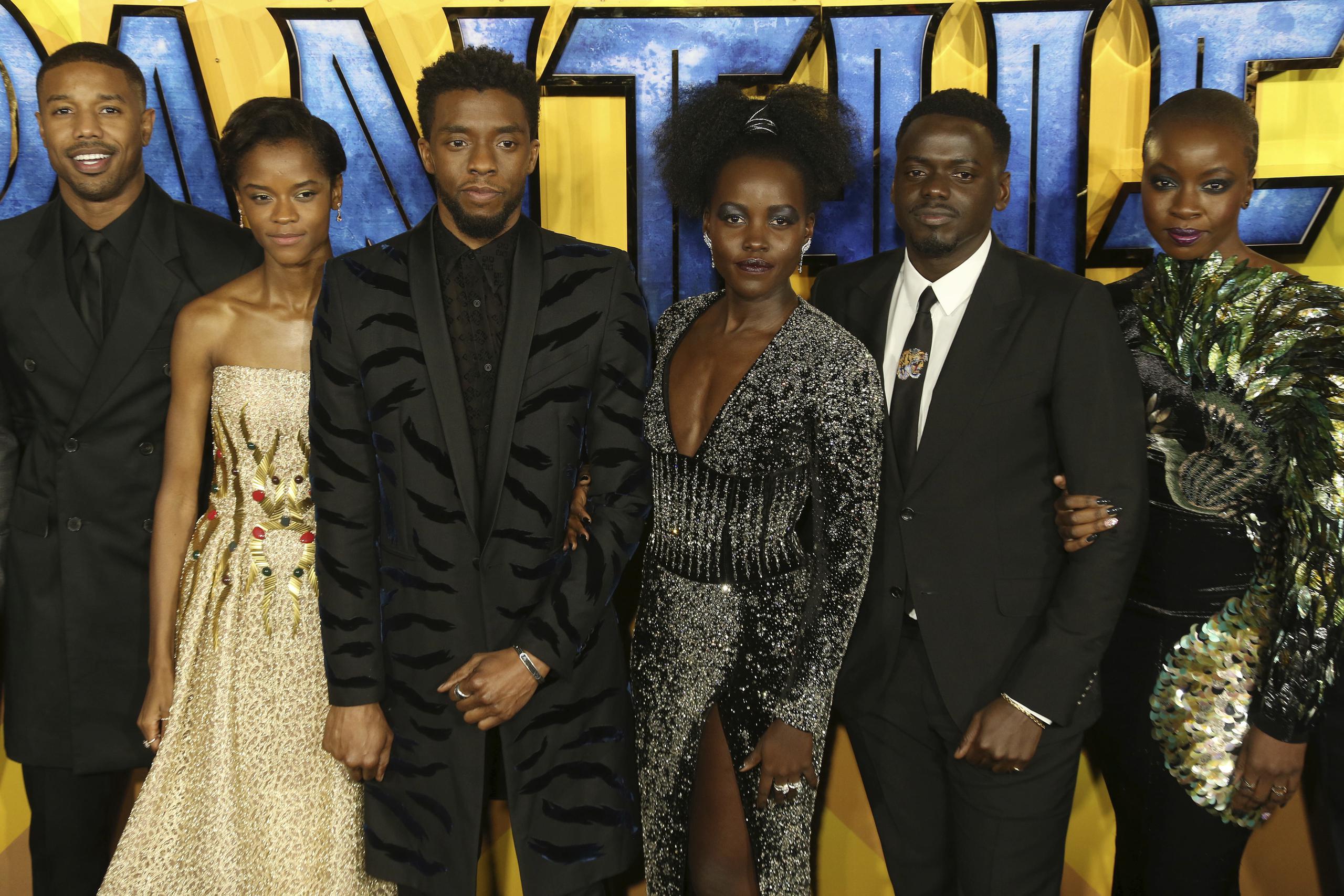 Los actores Michael B. Jordan, Letitia Wright, Chadwick Boseman, Lupita Nyong'o, Daniel Kaluuya y Danai Gurira, parte del elenco de "Black Panther".