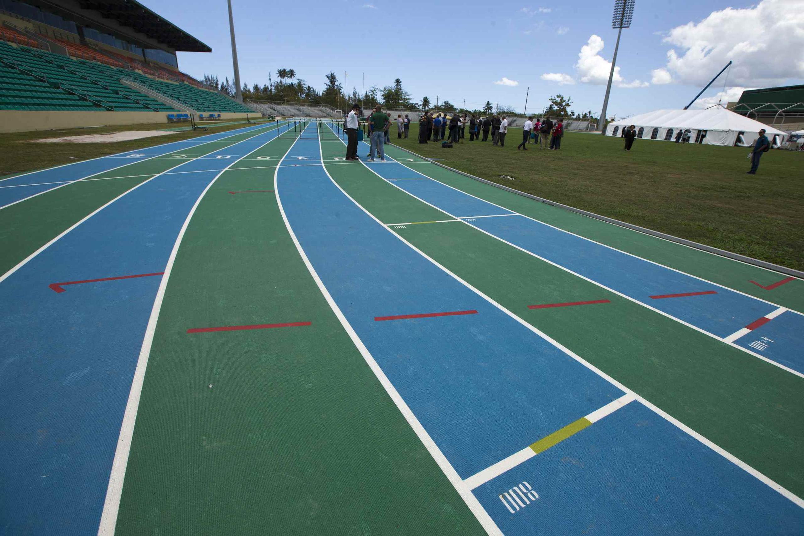 La nueva pista atlética en el Estadio Centroamericano José Figueroa Freyre requirió una inversión de $300,000.