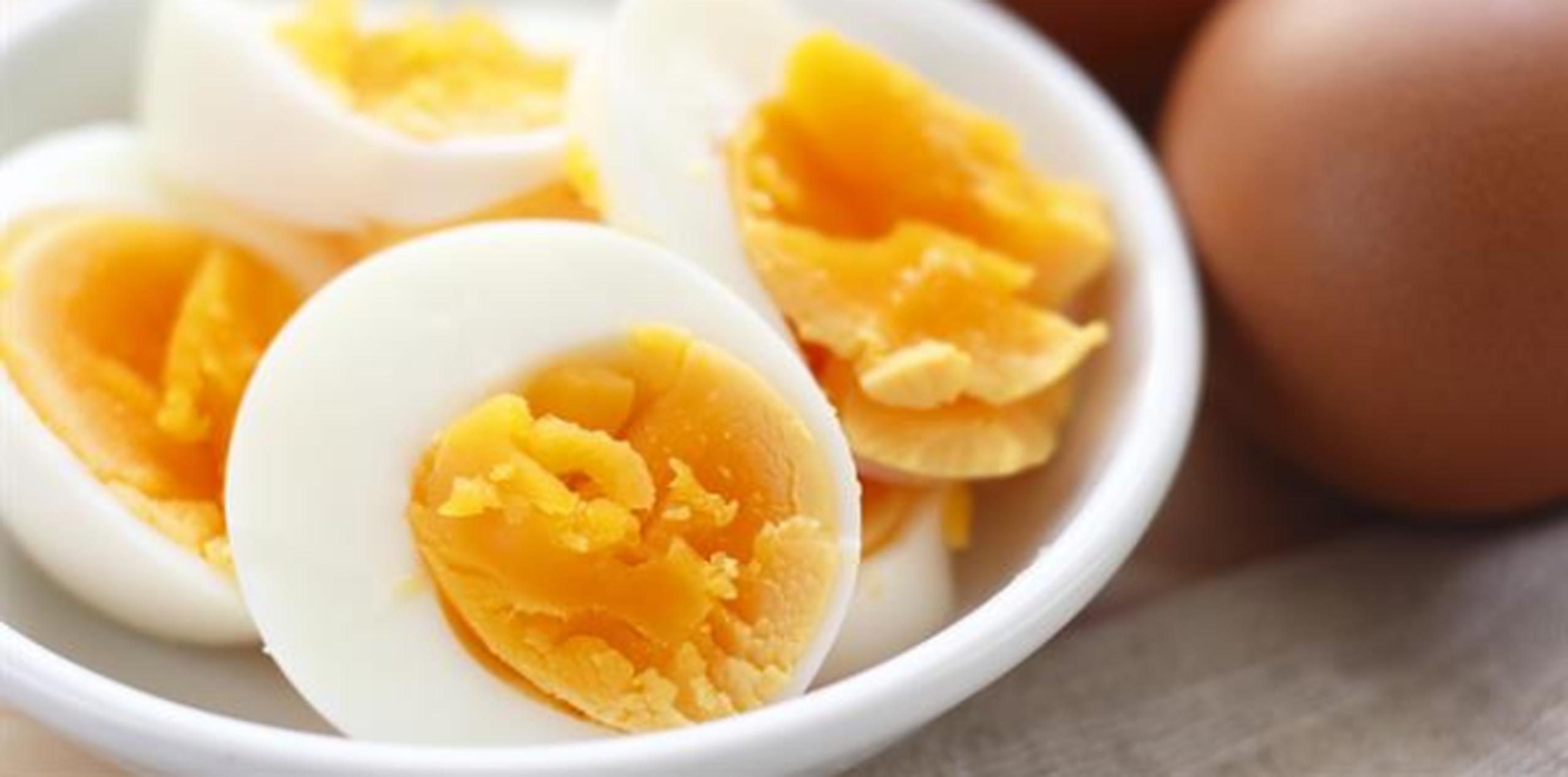 El huevo se destaca por su riqueza en ciertos antioxidantes (luteína y zeaxantina) que protegen la visión y retrasan la degeneración macular. (Shutterstock)