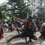 Continúan protestas en Myanmar tras reportarse la muerte de más de 100 manifestantes