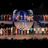 “La guagua aérea” toma alto vuelo en su versión de teatro musical 