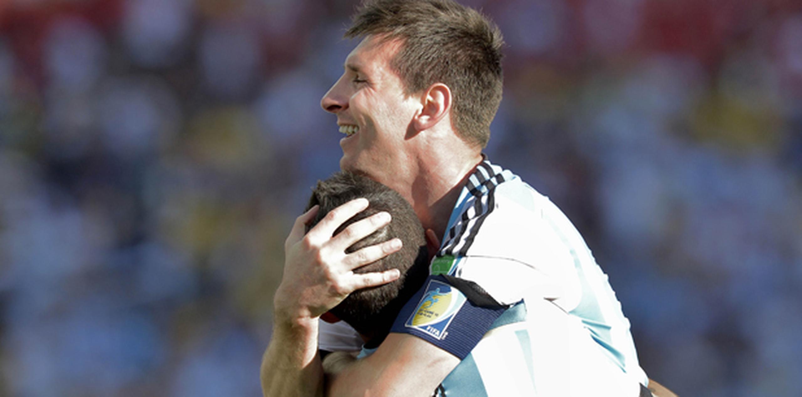 En el minuto 118, Messi hizo un pase a DiMaría que se convirtió en la puerta a los cuartos de final. (AP/ Manu Fernández)
