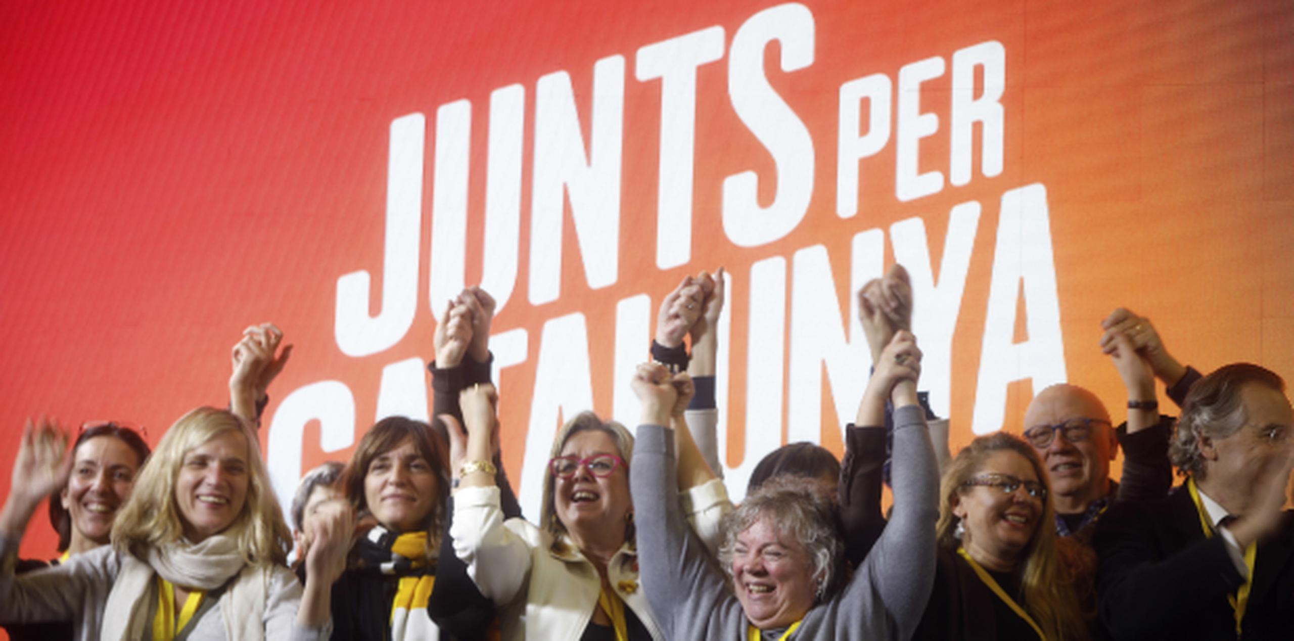 El jueves hubo una participación histórica de casi 82% de los 5,5 millones de votantes de Cataluña. (AP /Santi Palacios)