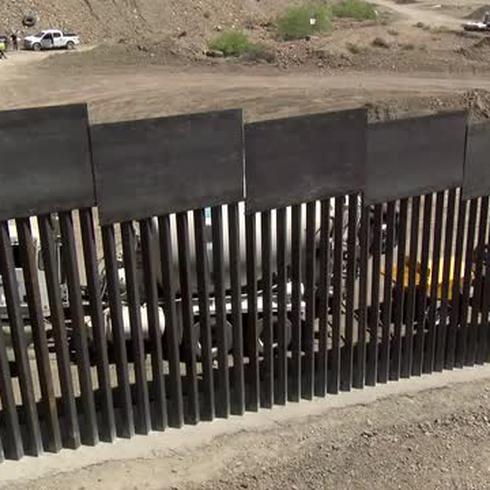 Mira el muro que los fans de Donald Trump construyen en la frontera