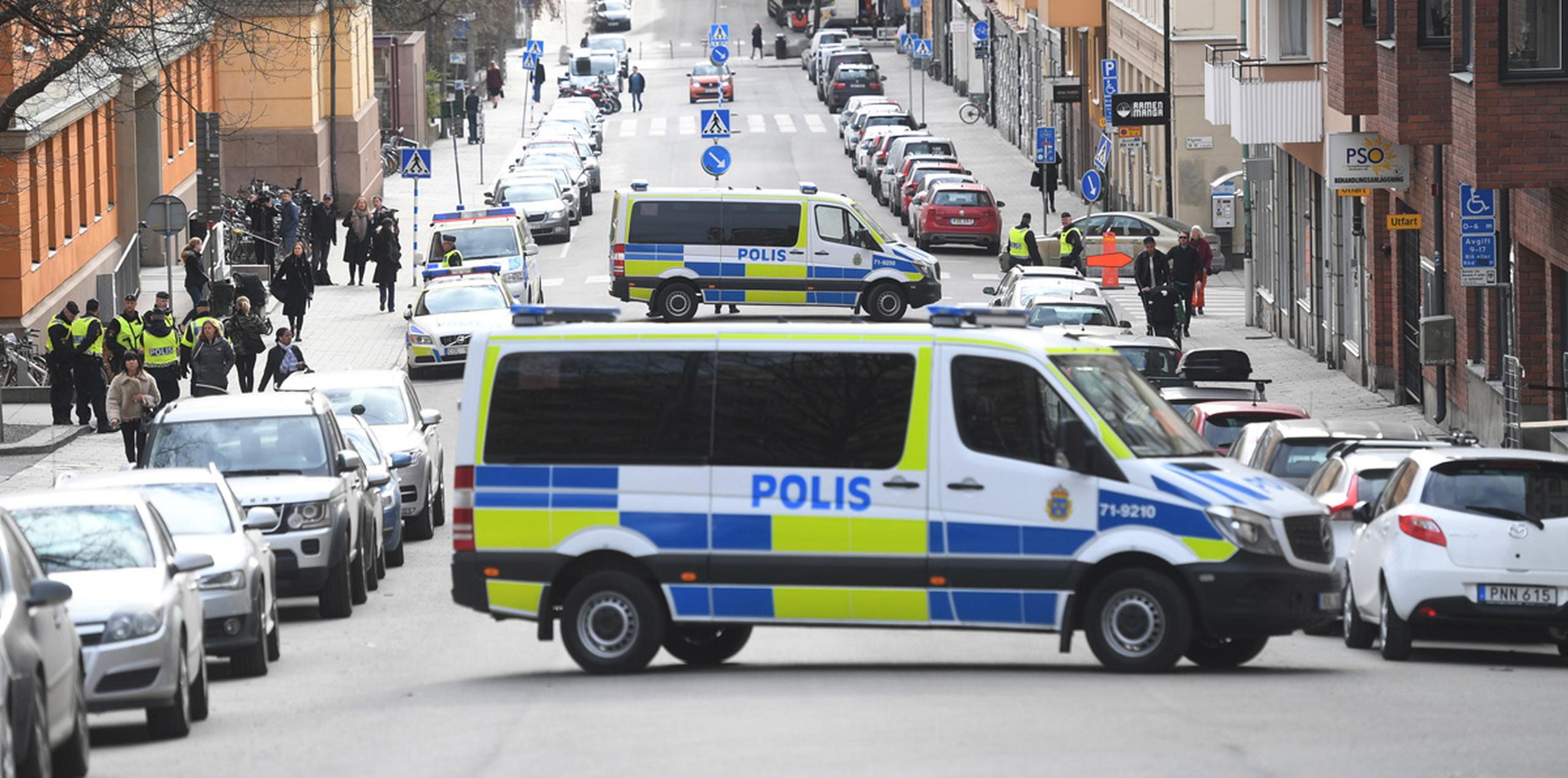 El hombre es sospechoso de haber conducido el camión que el viernes por la tarde recorrió casi 600 metros de la principal calle peatonal de Estocolmo atropellando a viandantes hasta estrellarse contra la fachada de unos grandes almacenes. (AP)
