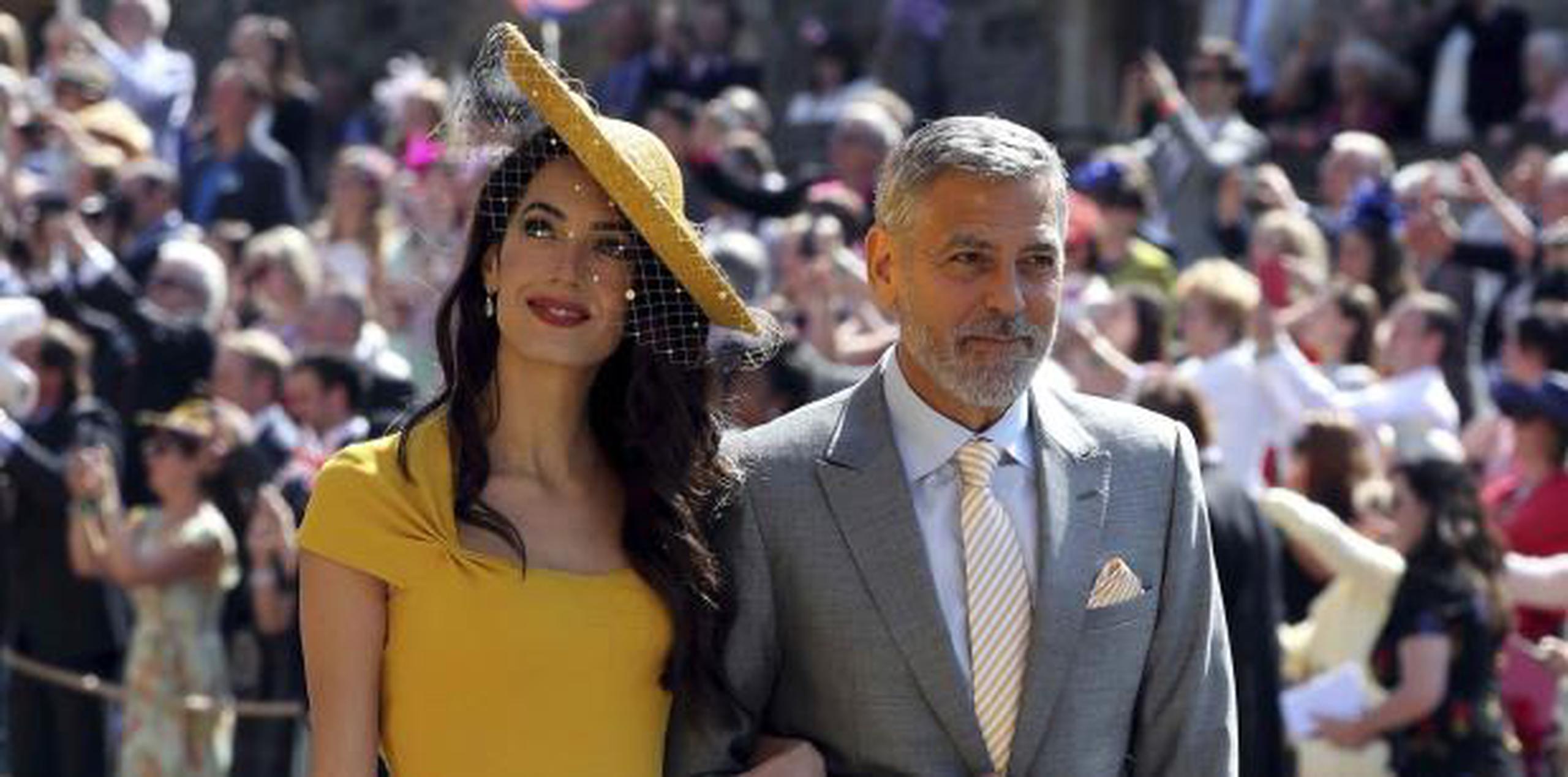 Clooney, aquí a su llegada a la boda real, es amigo del príncipe y su esposa. (archivo)