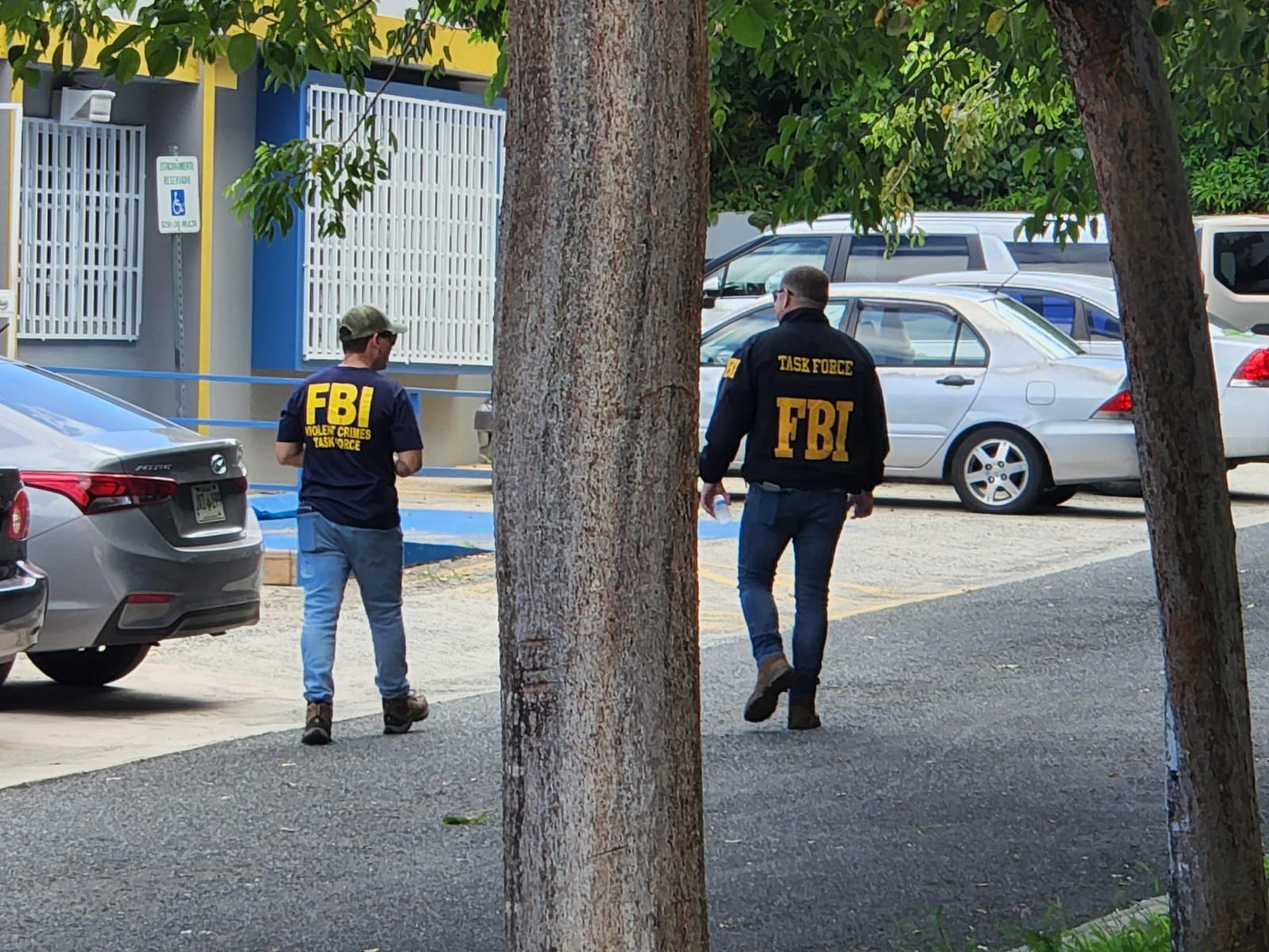 FBI allanan oficina en San Juan.