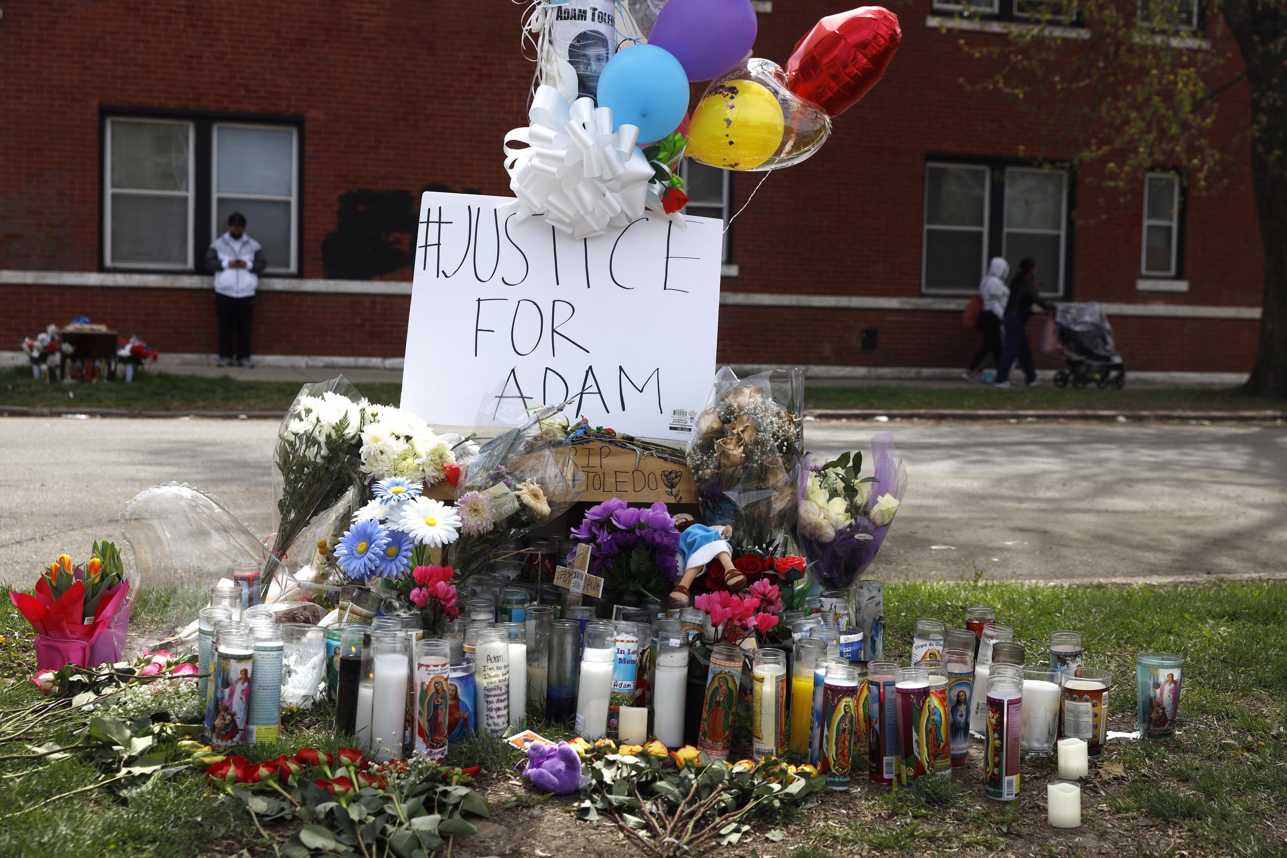 La manifestación culminará con una vigilia en homenaje a los muertos por la policía, como fue el caso del adolescente Adam Toledo, de 13 años.