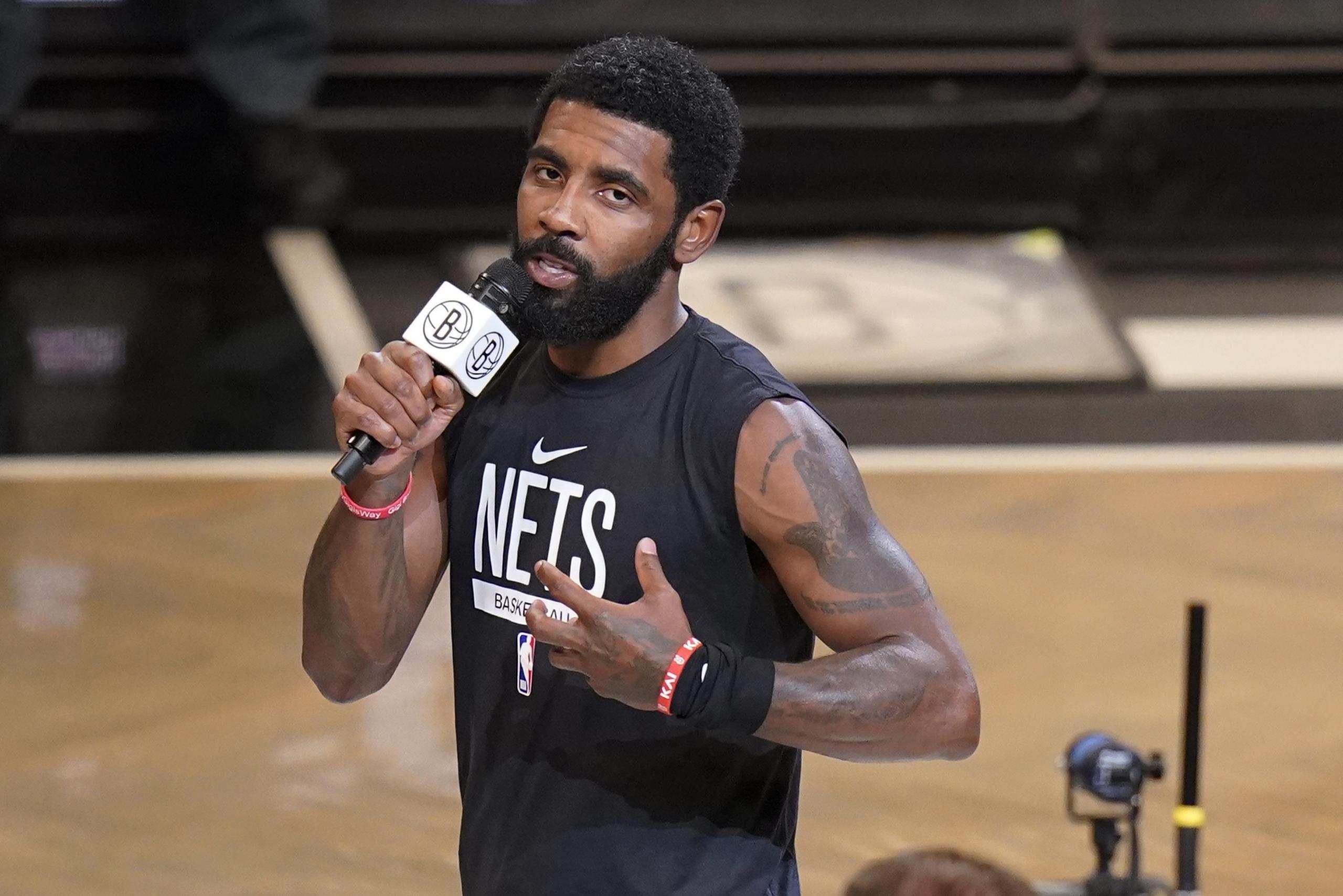 Aunque se disculpó por la controversia, el comisionado de la NBA sostuvo que Irving no había pedido perdón de manera explícita y que la disculpa llegó tras conocerse la sanción de los Nets.