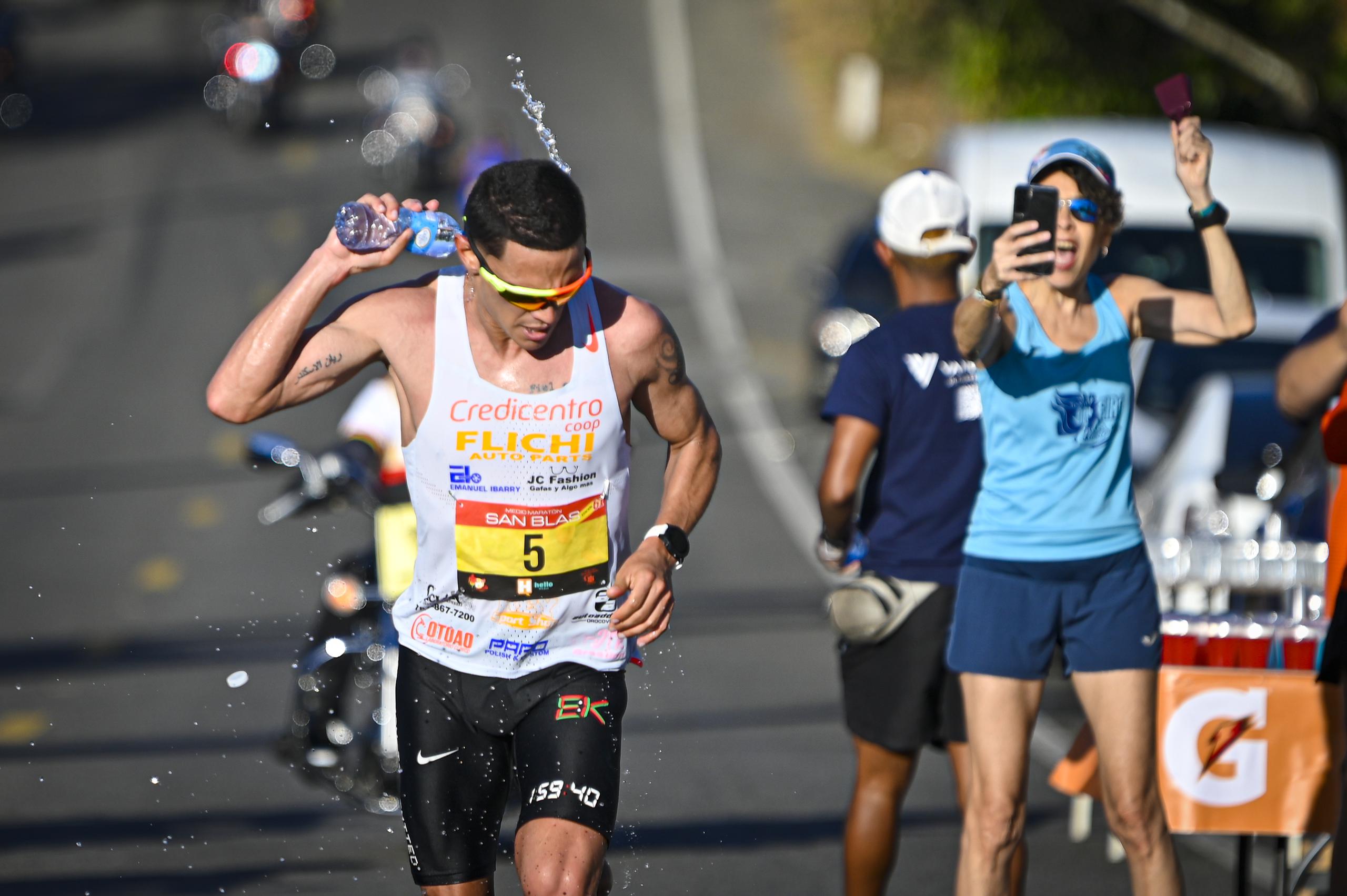 Alexander Torres ganó la edición 2023 del Medio Maratón San Blas en Coamo.