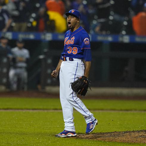 Sugar Díaz supera tráfico en las bases para salvar el juego de los Mets