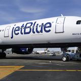 Pequeña colisión entre aviones provoca la cancelación de dos vuelos en Boston