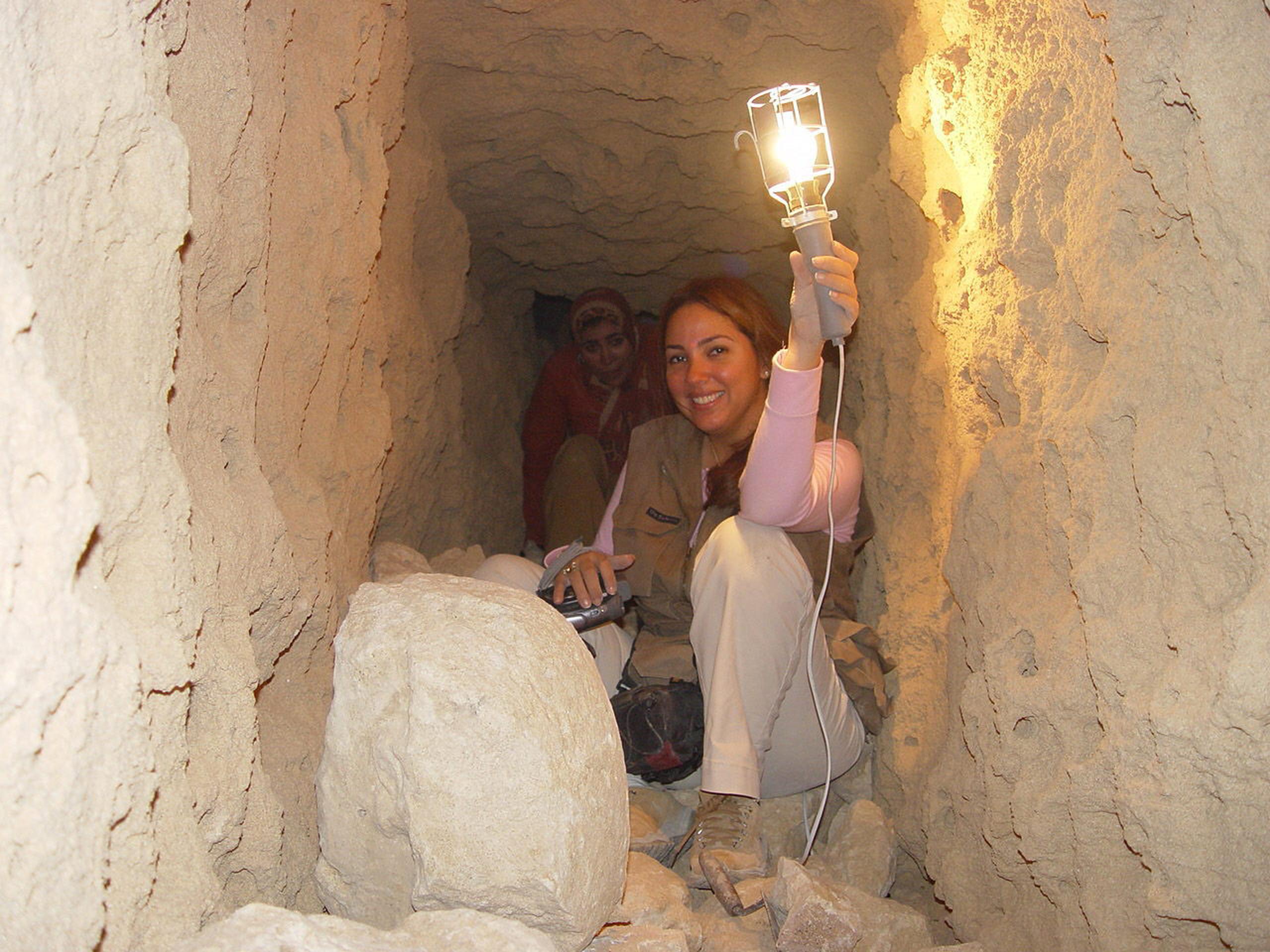 Kathleen Martínez dirige una expedición arqueológica en Egipto que aspira a encontrar la tumba de Cleopatra.