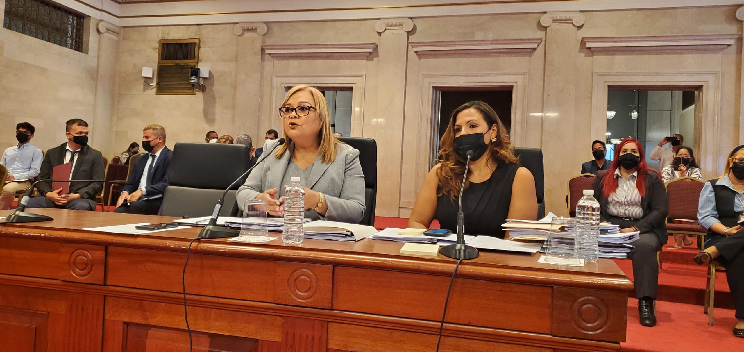 La secretaria de Corrección, Ana Escobar depone durante una vista pública de la Comisión de Iniciativas Comunitarias, Salud Mental y Adicción del Senado.
