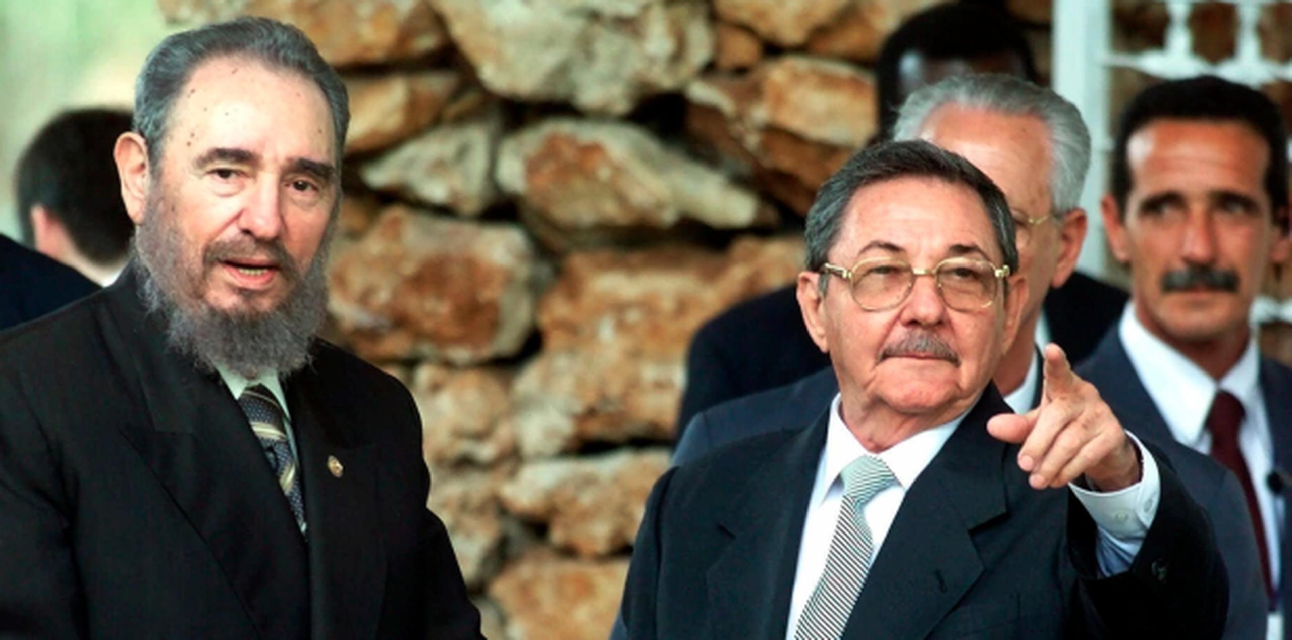Raúl Castro impulsó cambios impensables durante el gobierno de su hermano Fidel. (AP)