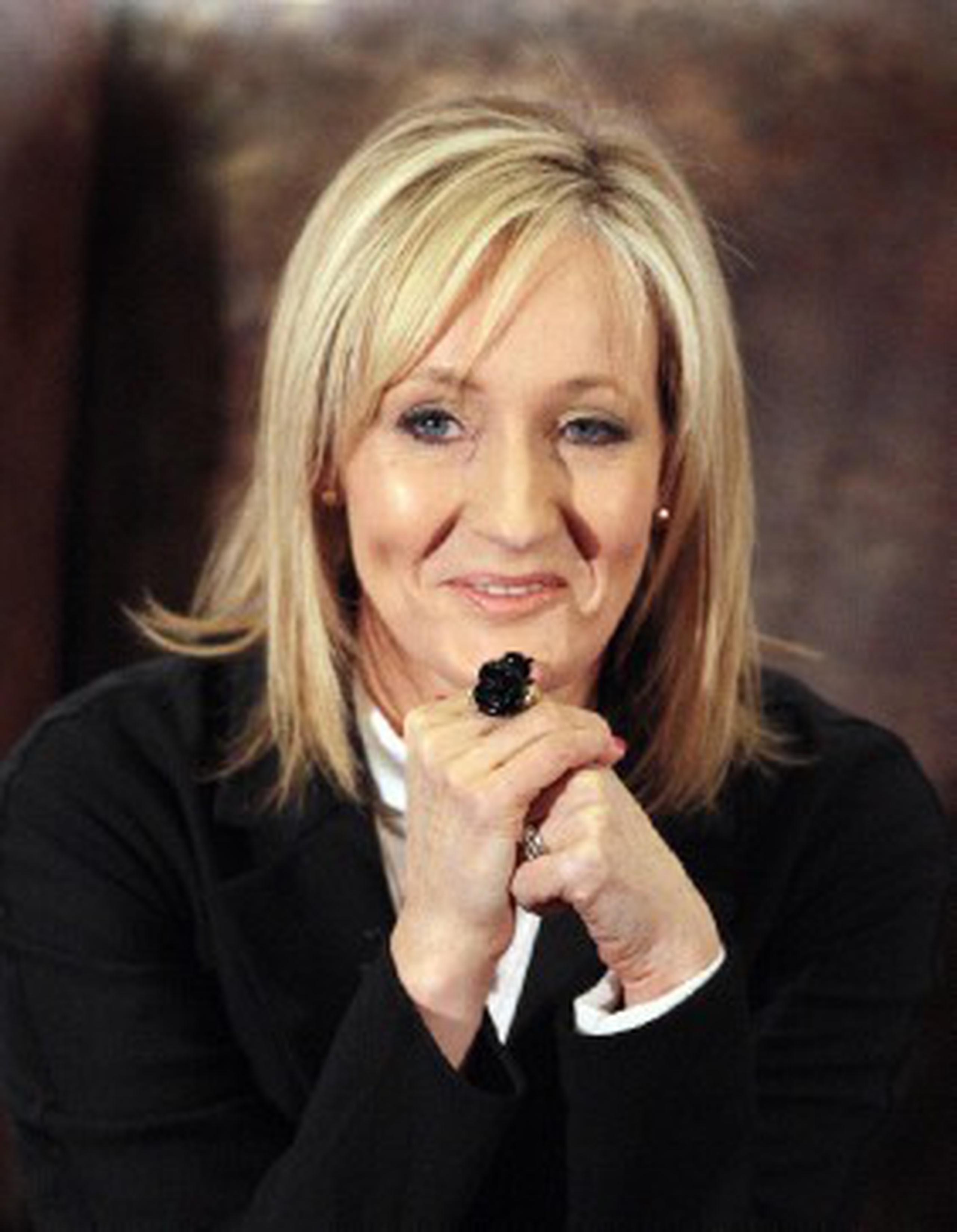 La autora británica J.K. Rowling ha puesto a la venta la casa de Edimburgo en la que escribió al menos cuatro libros de la exitosa saga del niño mago "Harry Potter", por un precio de 2.8 millones de euros (unos $3.6 millones). (Archivo)