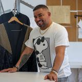 Manny Manuel presenta el ‘look’ que vestirá para su homenaje a Juan Gabriel