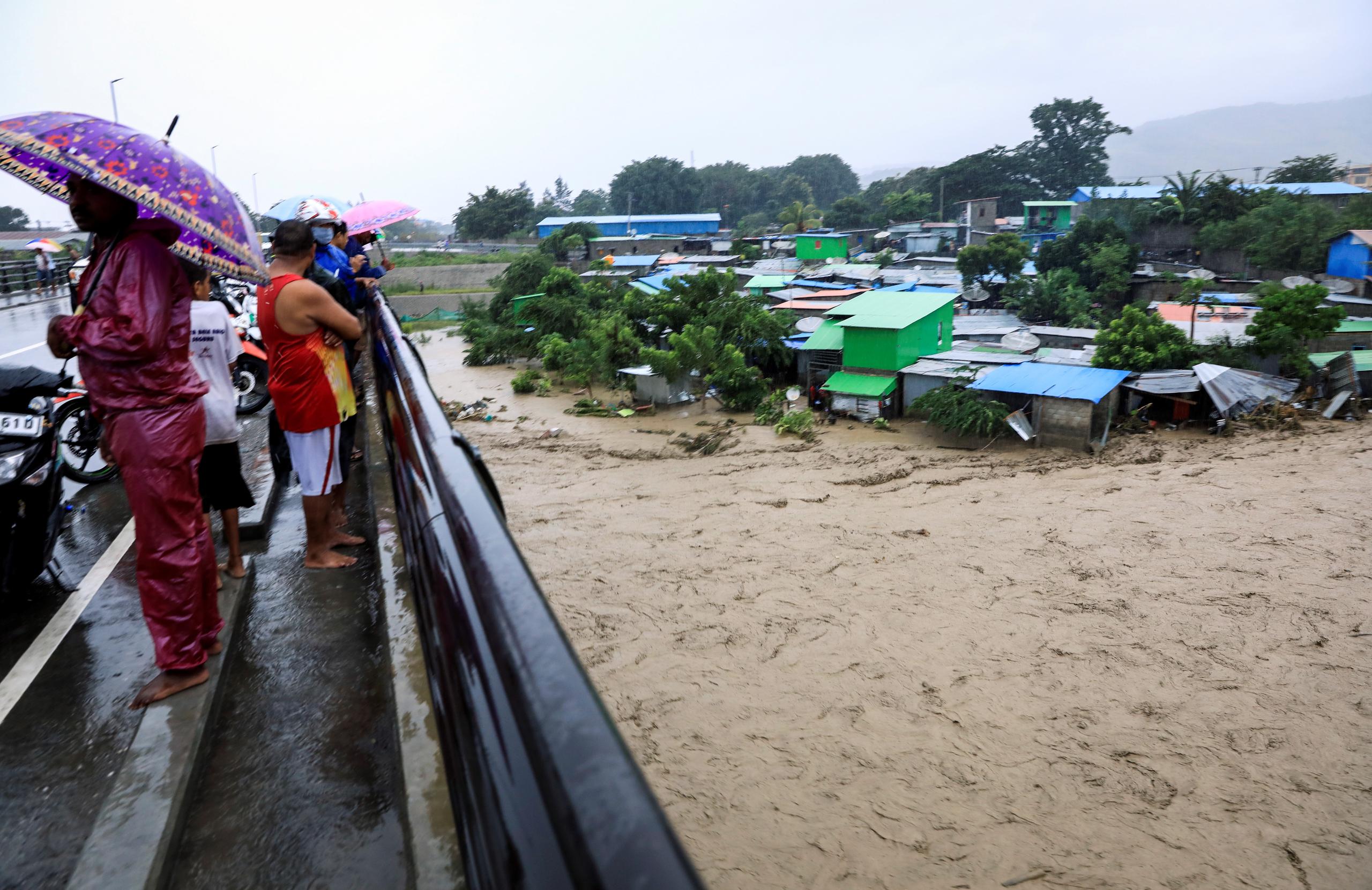 Al menos 113 muertos por las inundaciones en Indonesia y Timor Oriental.