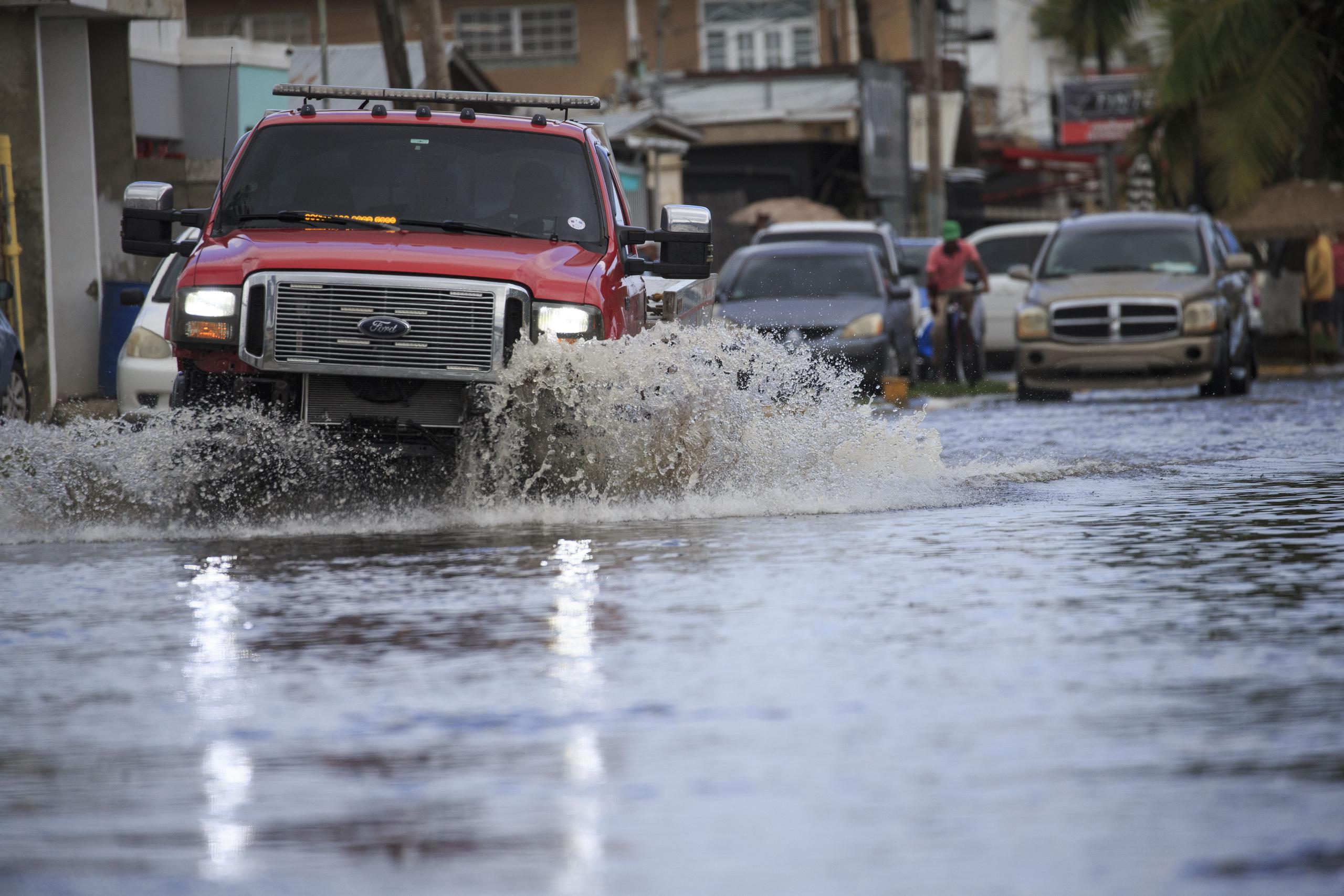 Por los aguaceros reportados, el NMEAD activó los COE en las zonas de Ceiba, Guayama, Humacao, Ponce y Mayagüez.