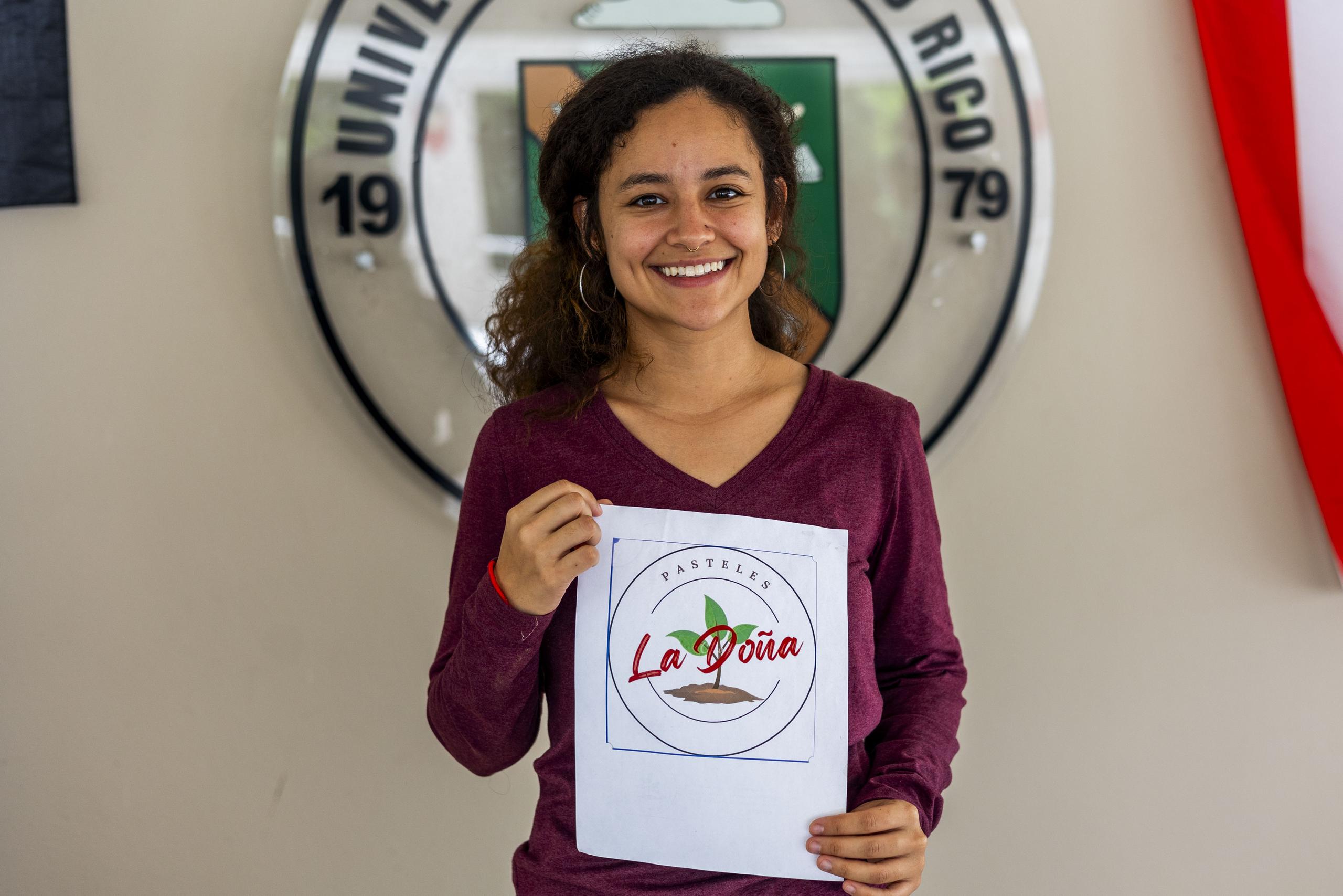 Krystal Martinez, de Guaynabo, cursa un grado asociado en Horticultura y su proyecto agroempresarial son los Pasteles La Doña.