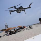 Nueva York aumenta el número de drones para vigilar a los tiburones en sus playas