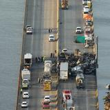 Remueven restos de vehículos tras accidente que involucró más de 150 carros en Luisiana