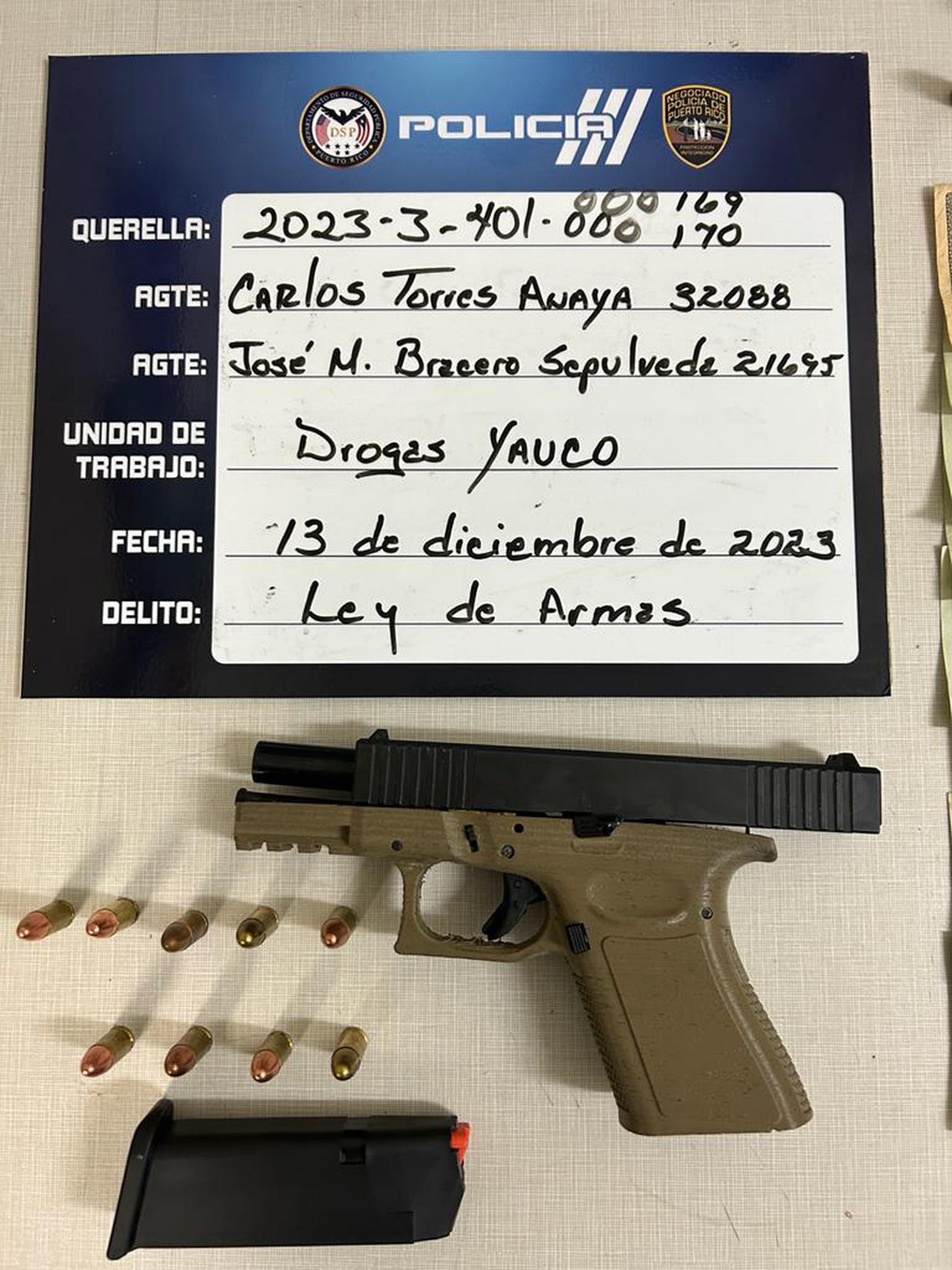 Arma ilegal ocupada durante un allanamiento en Yauco.