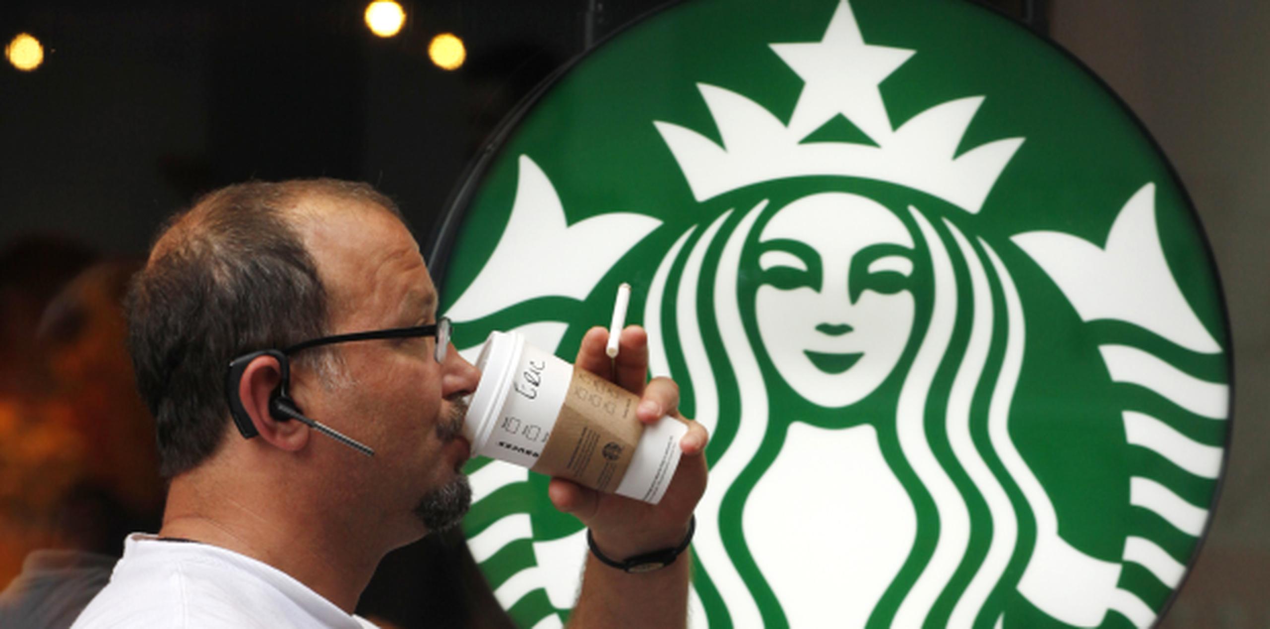 Desde el año pasado, Starbucks Corp. introdujo su servicio de ordena y paga por adelantado de manera local en Portland, Oregon, pero ahora está disponible en todo Estados Unidos. (AP)