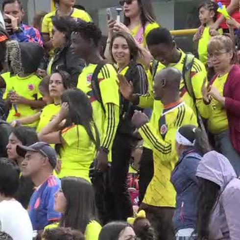 Colombia les da tremendo recibimiento a sus futbolistas eliminados de la Copa Mundial
