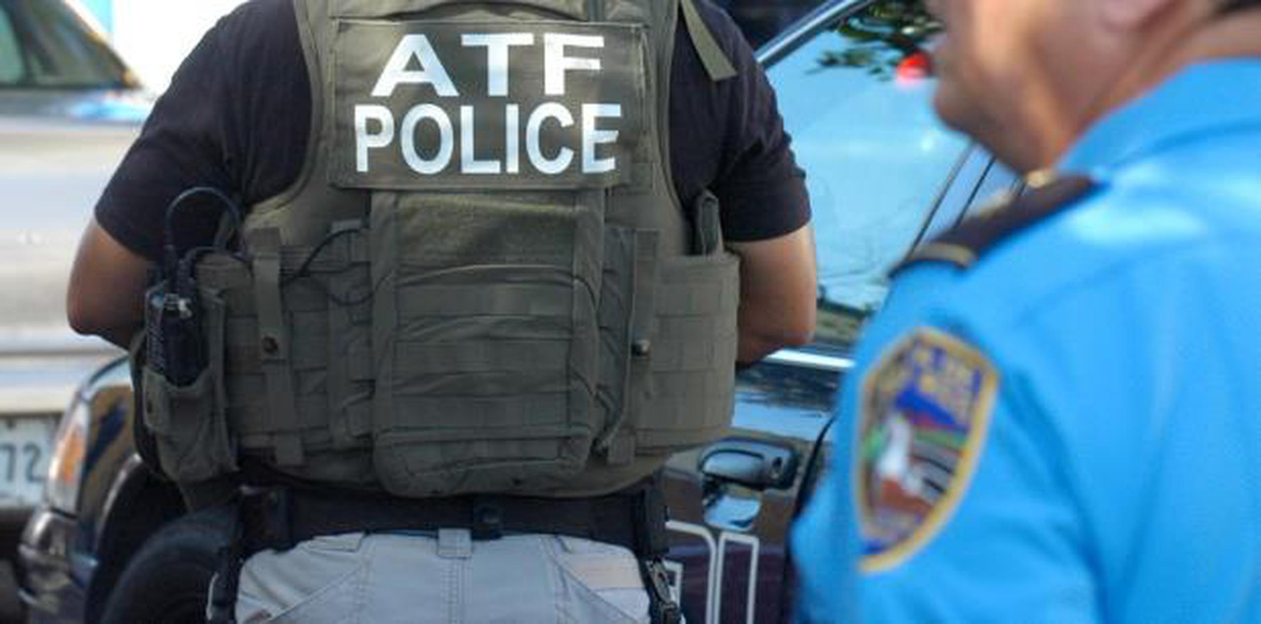 La agencia de Alcohol, Tabaco, Armas de Fuego y Explosivos (ATF, por sus siglas en inglés) tomó jurisdicción del caso. (archivo)

