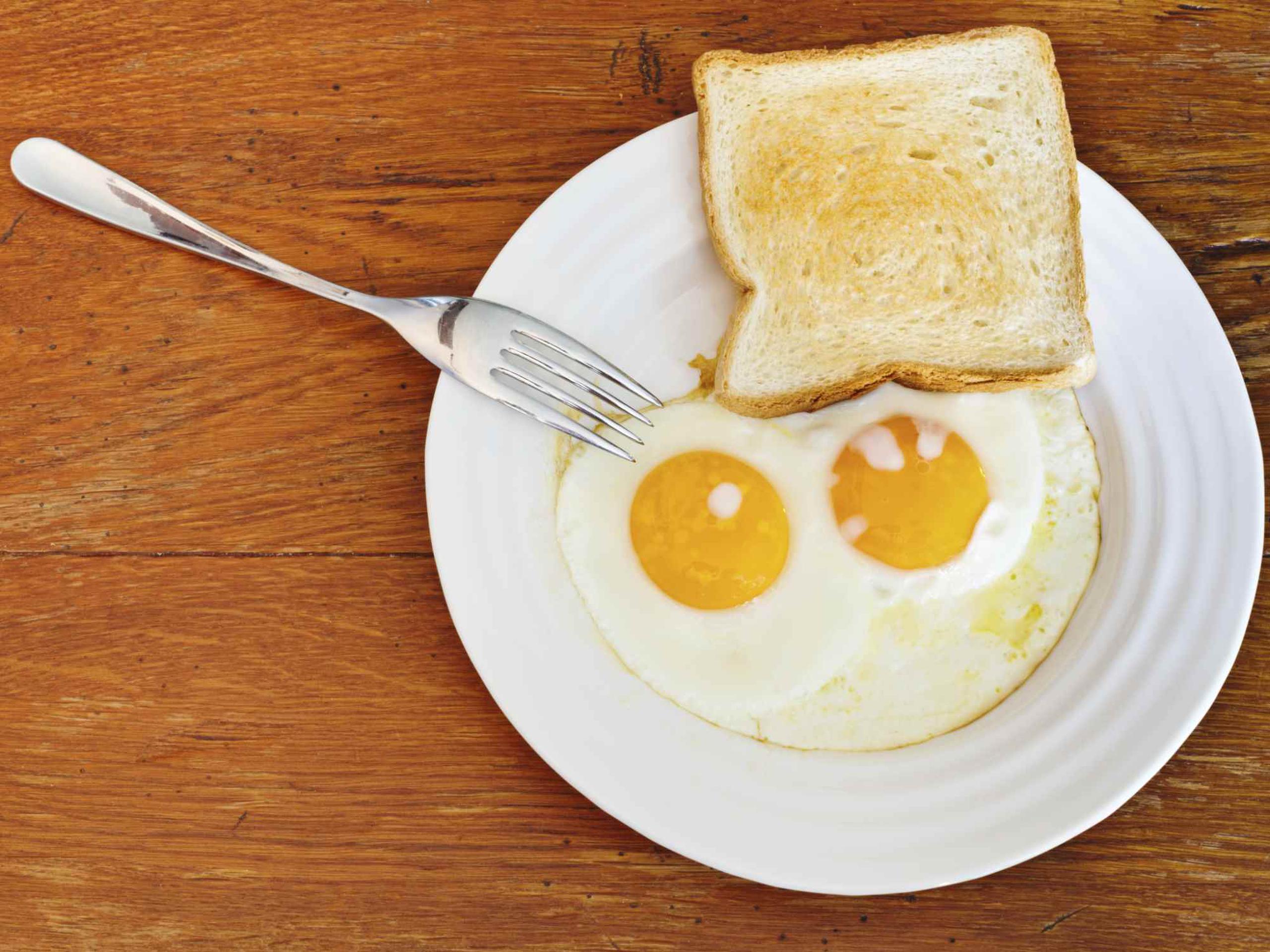 En la última década han cambiado varias veces las recomendaciones sobre si comer huevos o no.