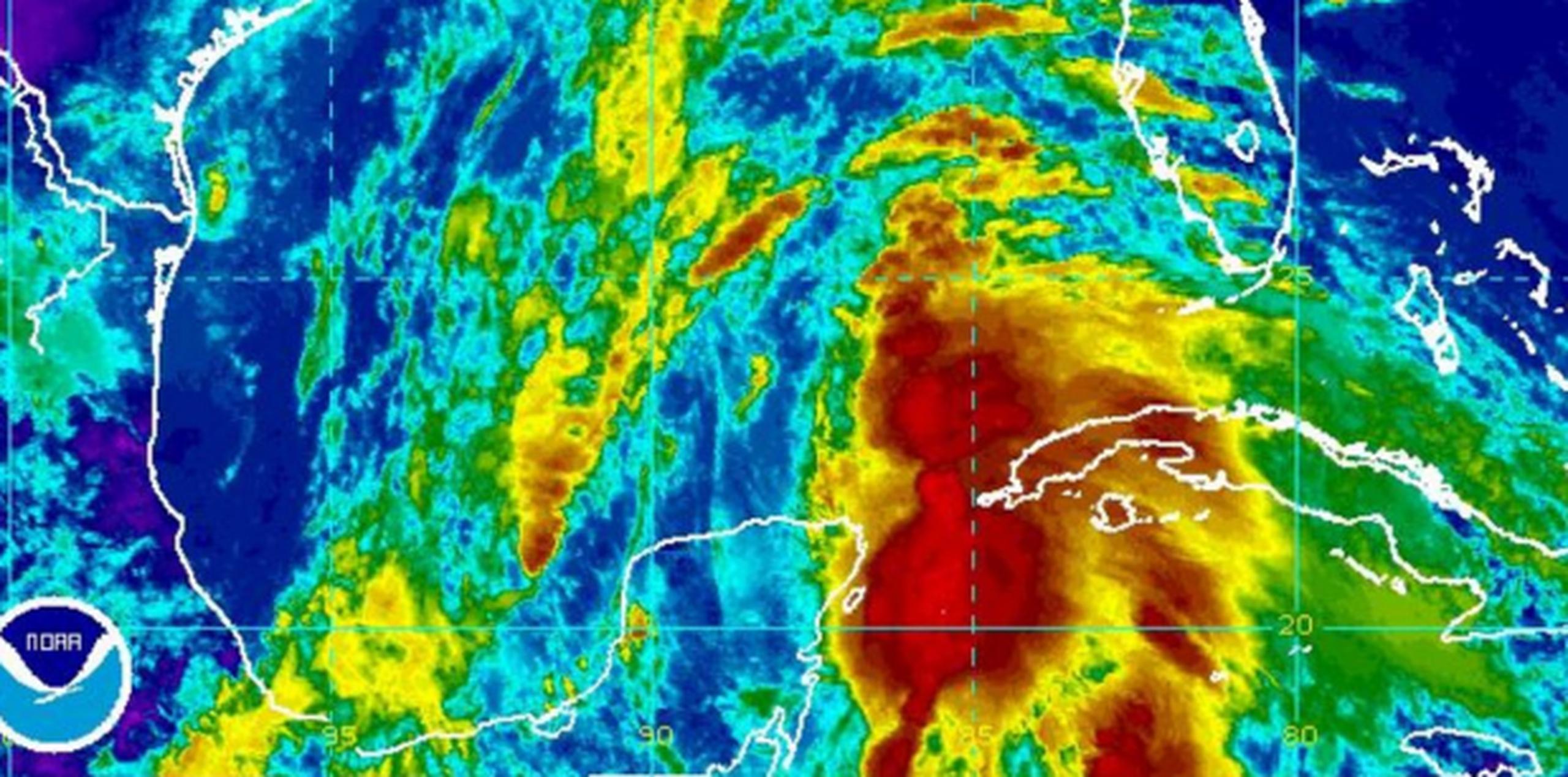 El gobernador de Florida Rick Scott planeaba reunirse con funcionarios estatales de emergencias el domingo. (NOAA)