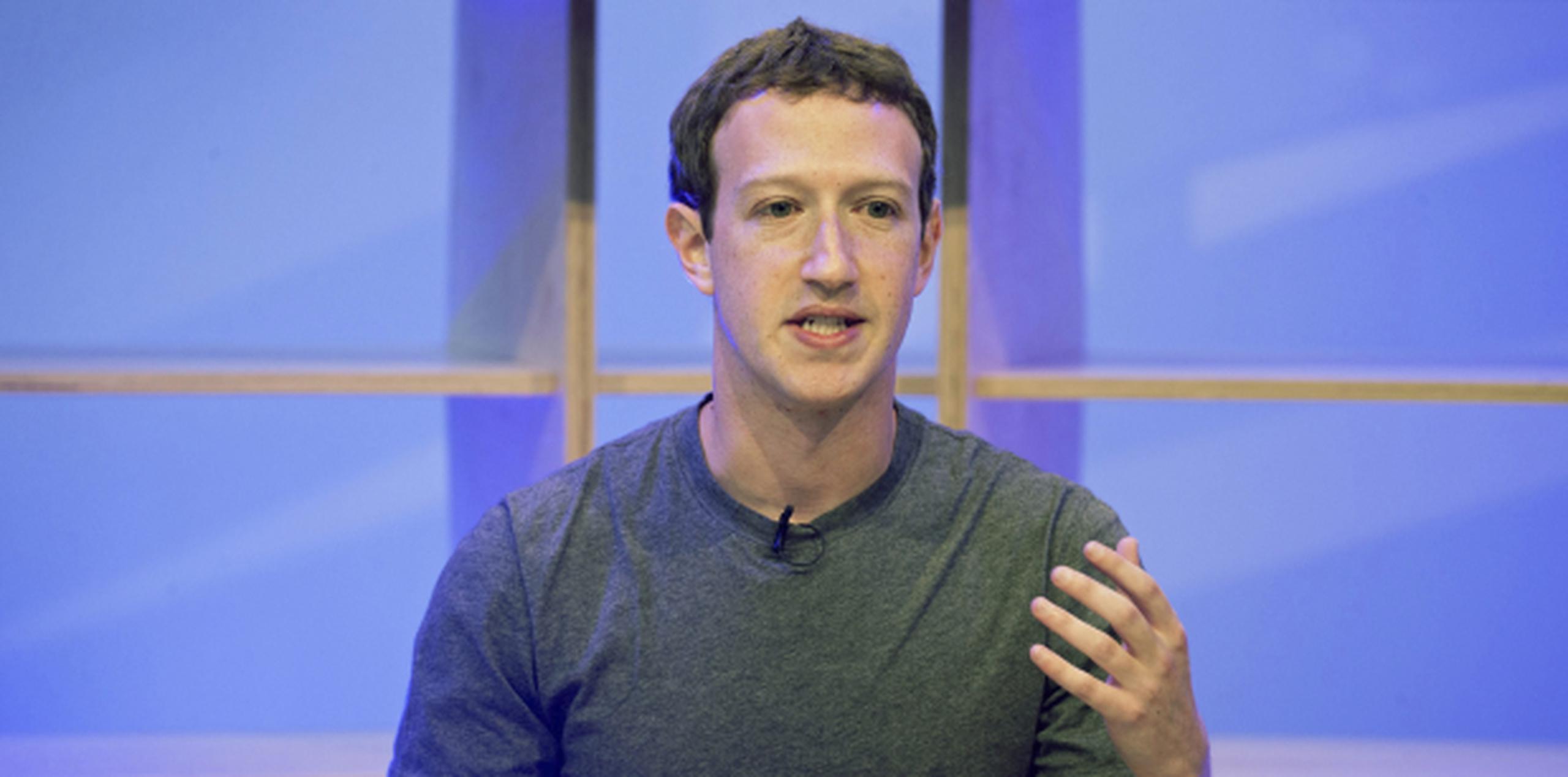 Mark Zuckerberg describió los pasos para proteger los datos de los usuarios. (Archivo)